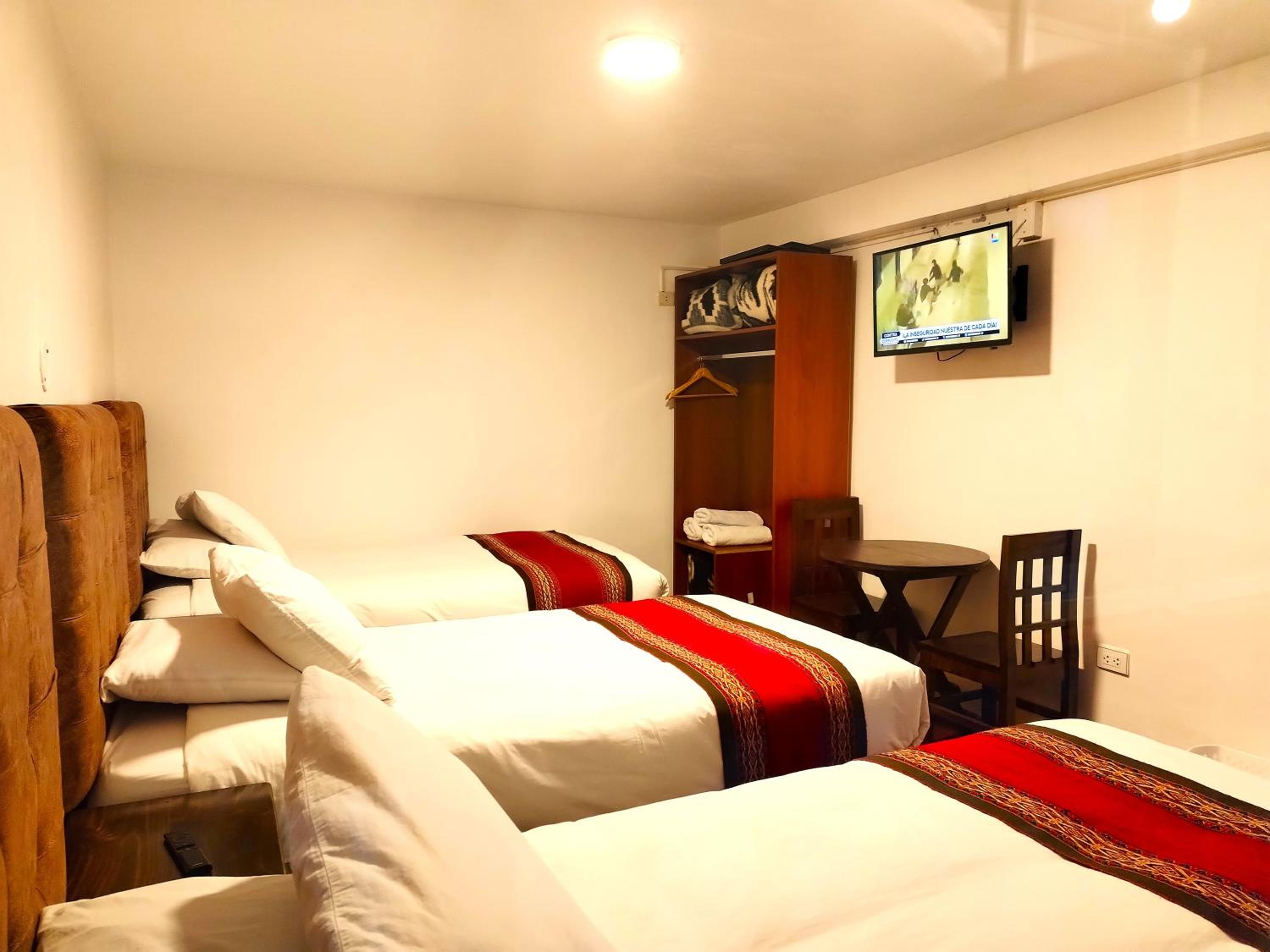 Economy Triple Room photo 3