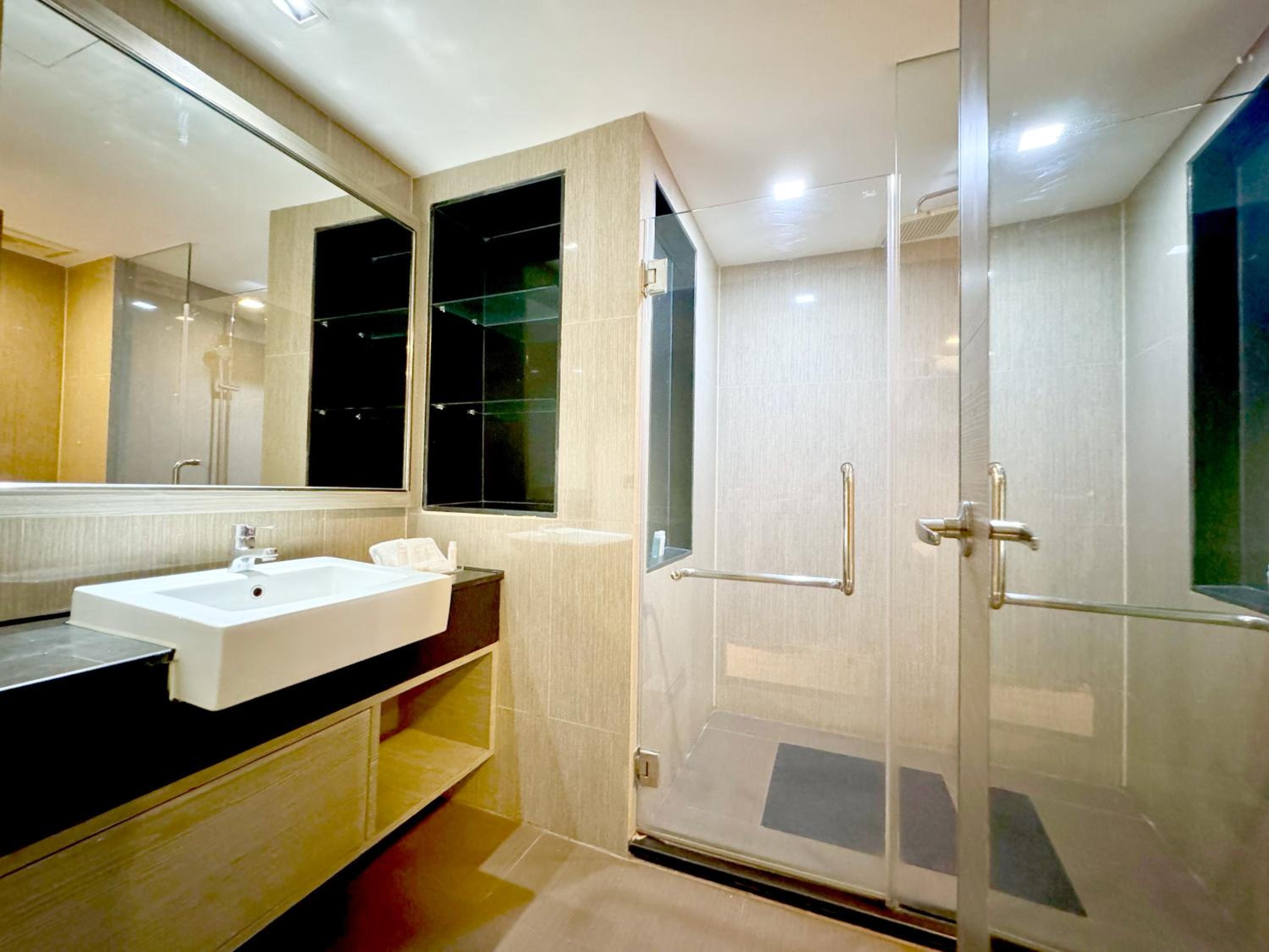 Executive King Room - Non-Smoking photo 2