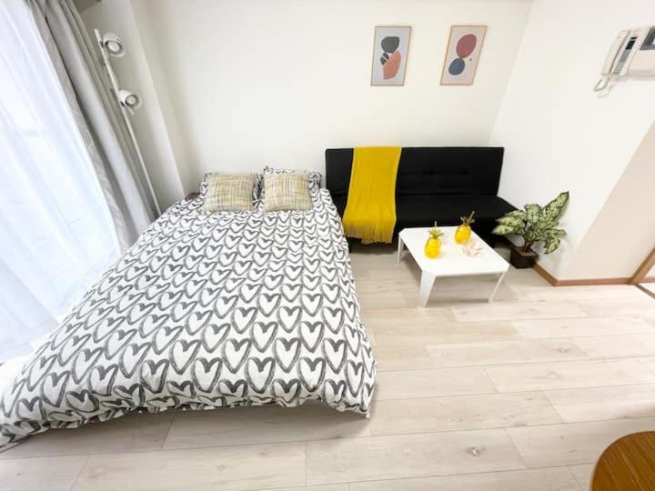 Apartment with Balcony photo 2