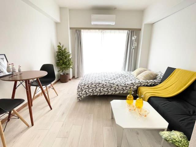 Apartment with Balcony photo 1