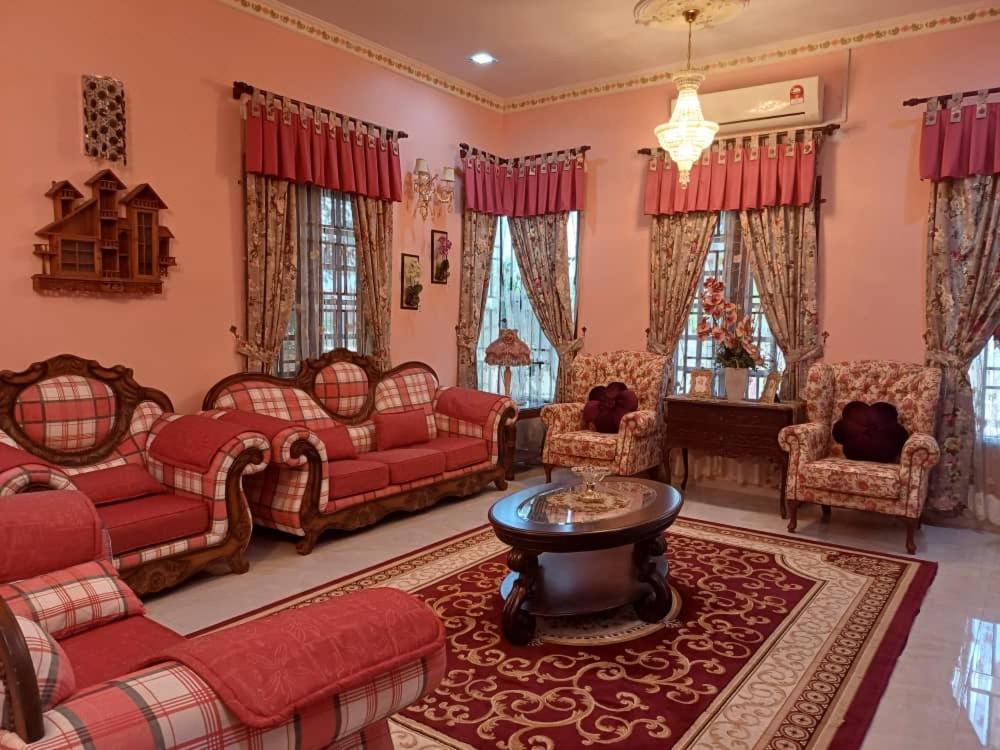 Three-Bedroom House photo 1