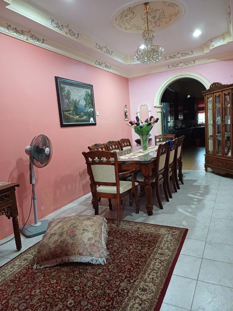 Three-Bedroom House photo 2