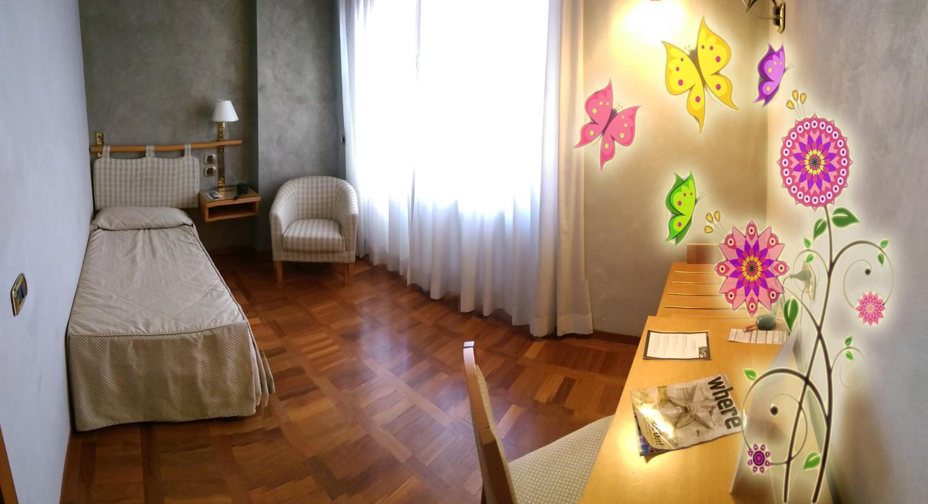 Single Room photo 2