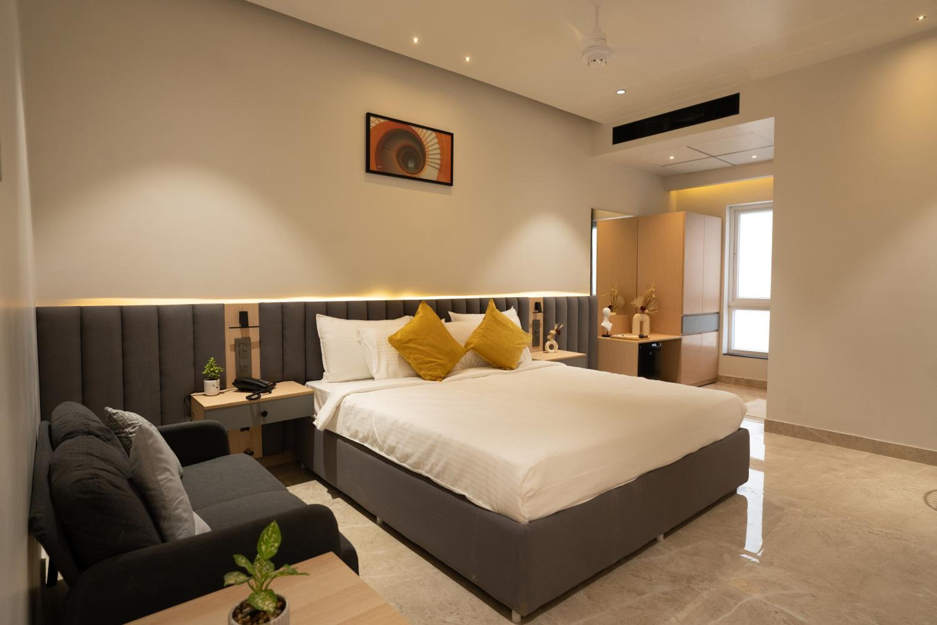 Premium Suite with King Bed photo 1