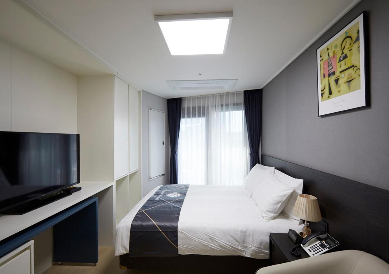 Standard Double Room - Photo 3