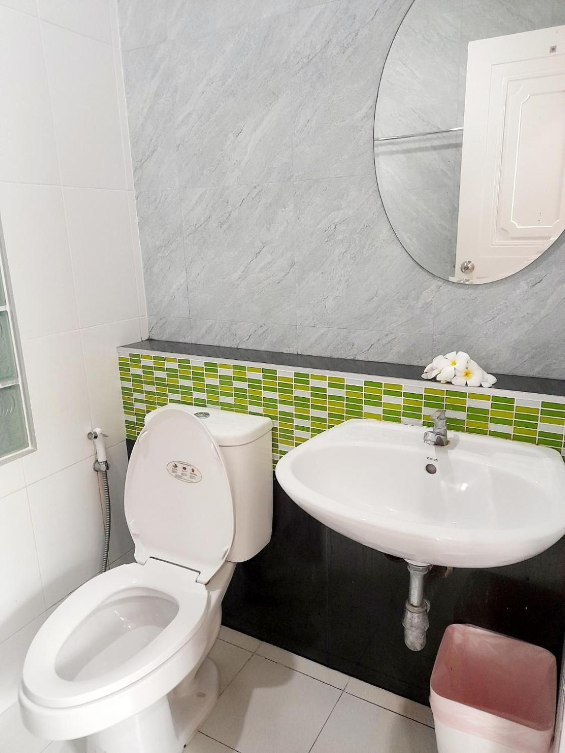 Standard Double Room - Photo 12