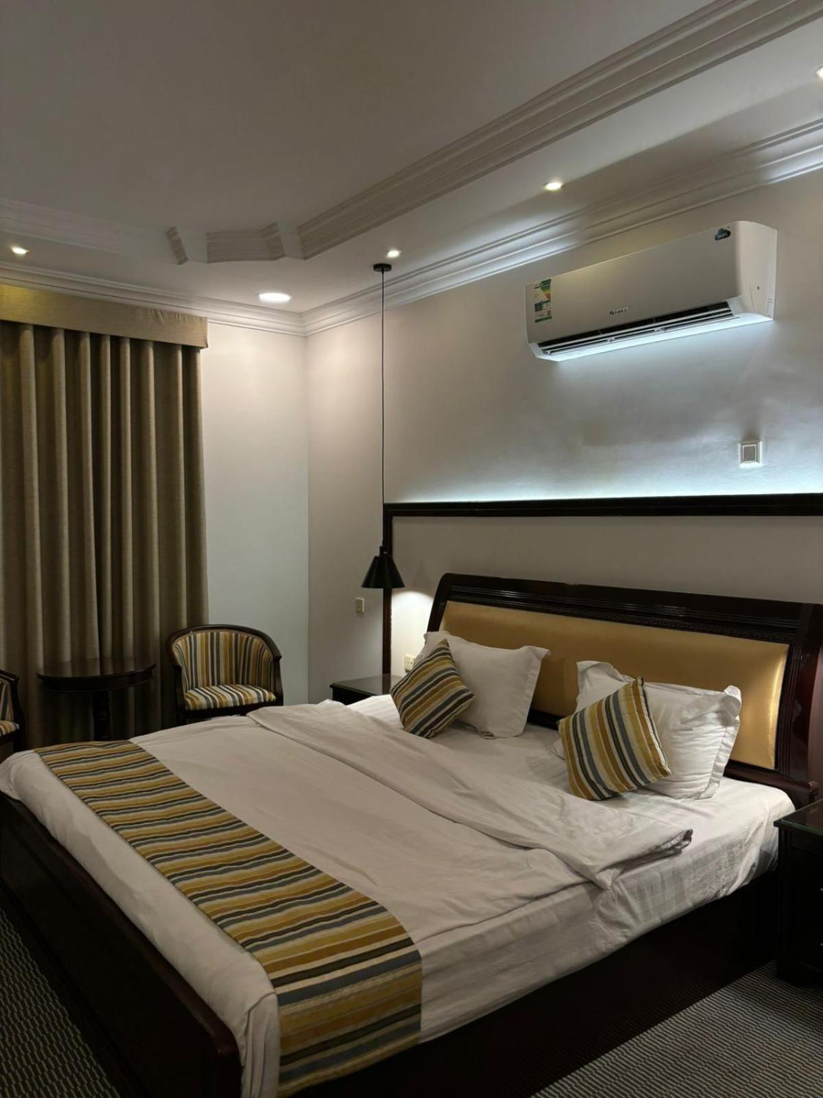 Deluxe Double or Twin Room photo 2