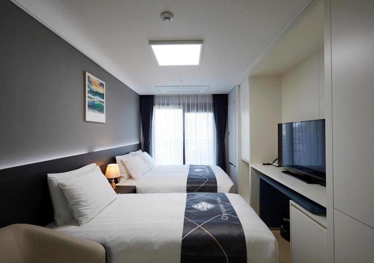 Premium Family Room with City View - Photo 3