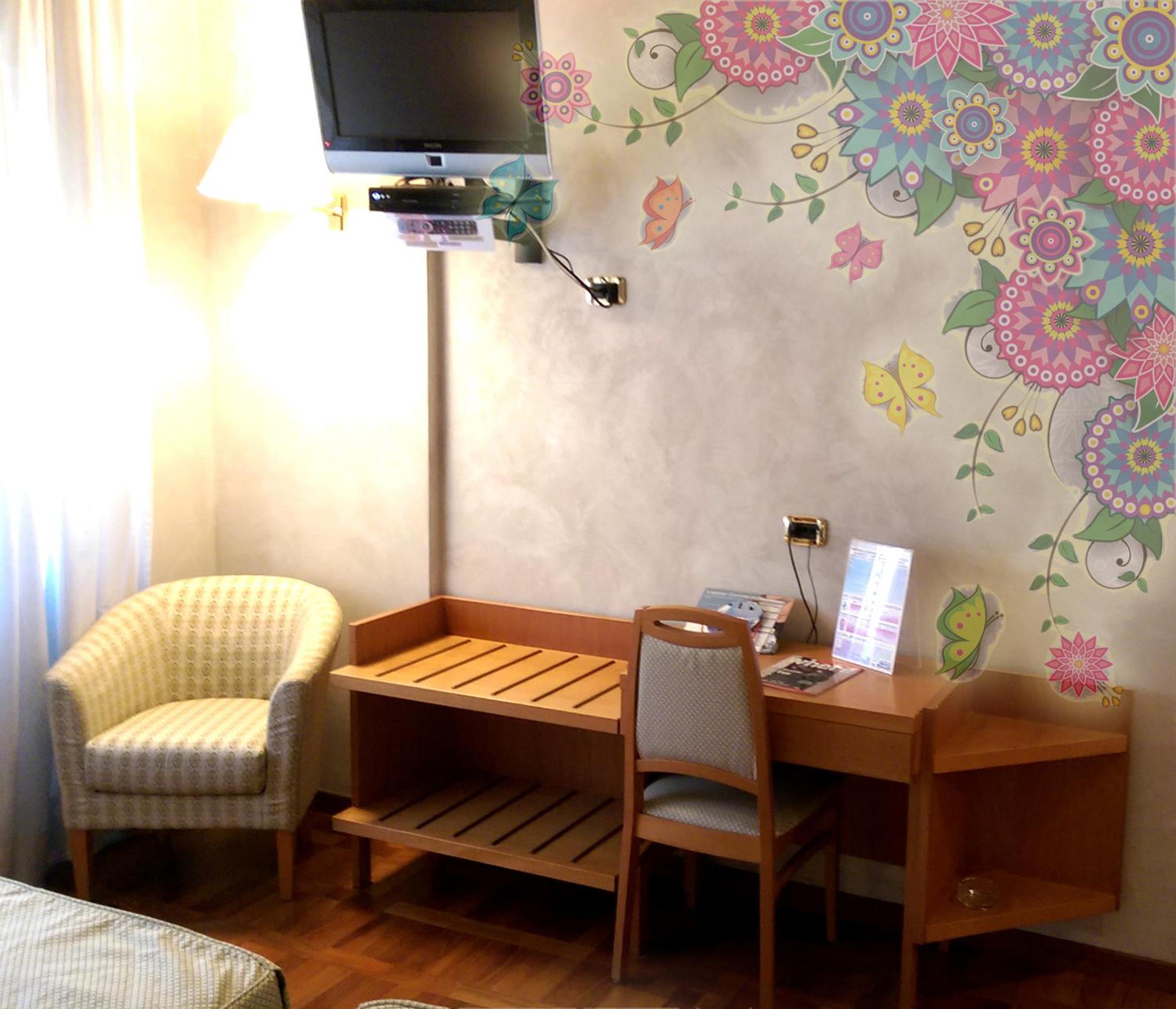 Double Room (1 Adult) - Photo 12