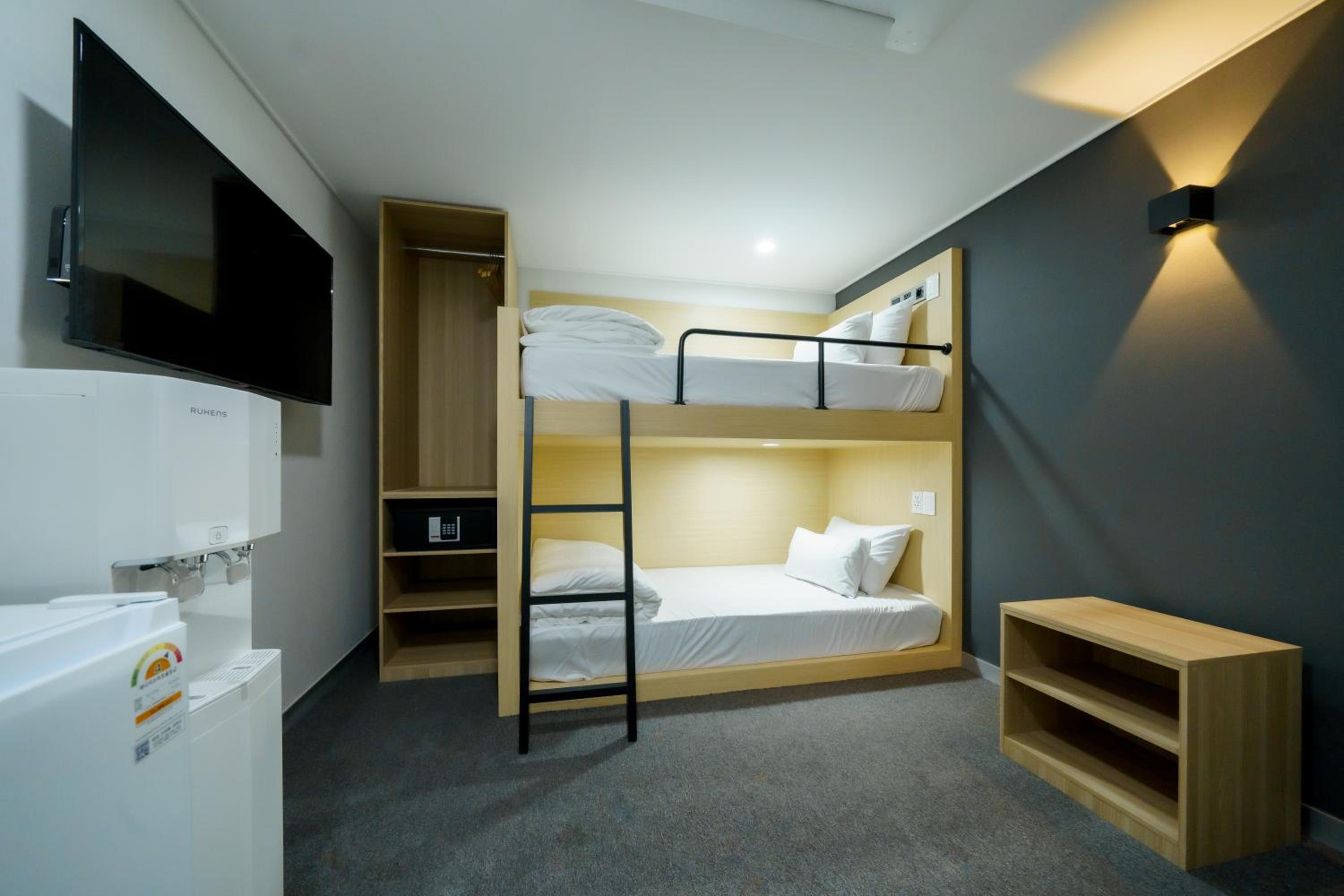 Twin Room - Photo 2