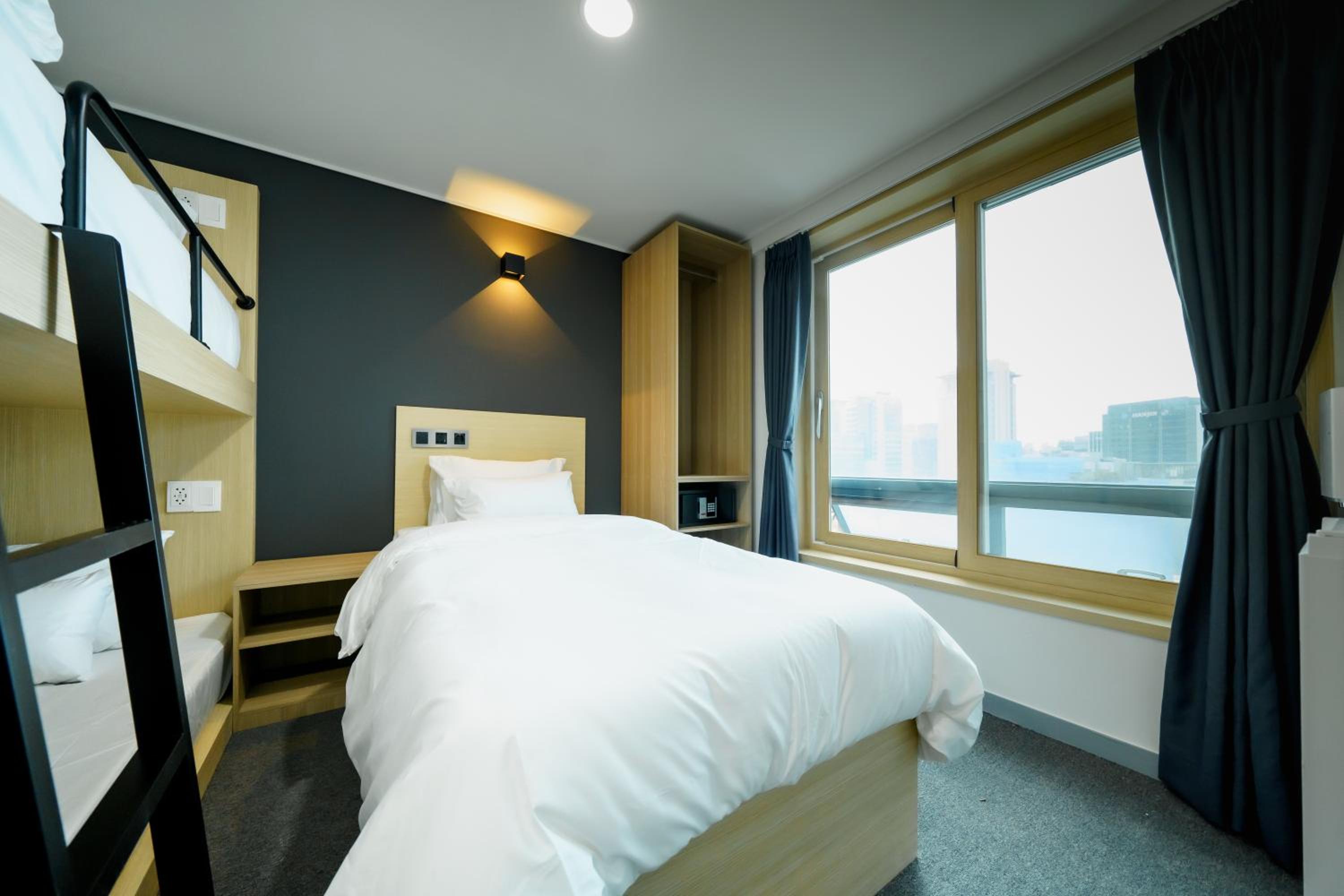 Triple Room with City View - Photo 1