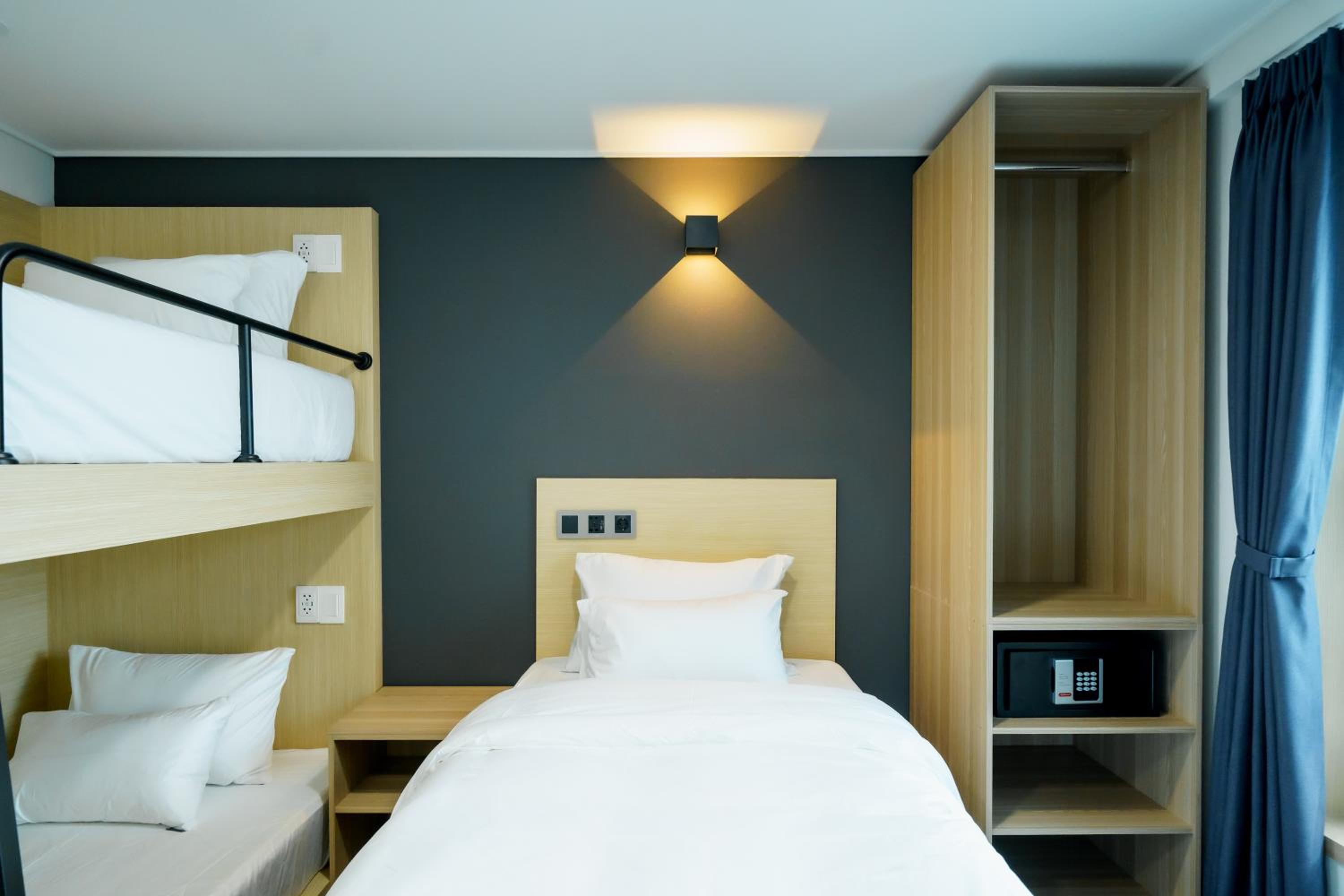 Triple Room with City View - Photo 5