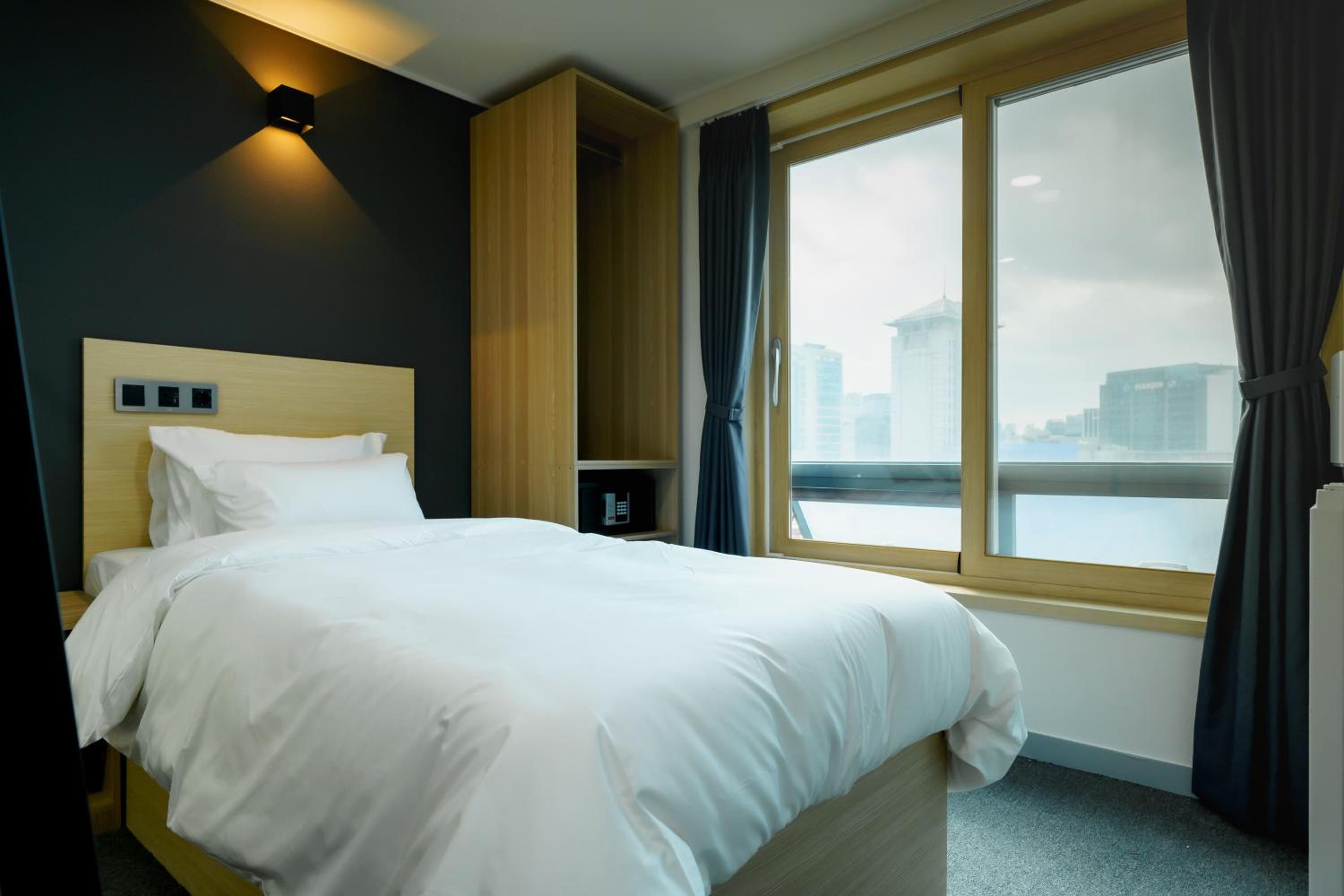 Triple Room with City View - Photo 4