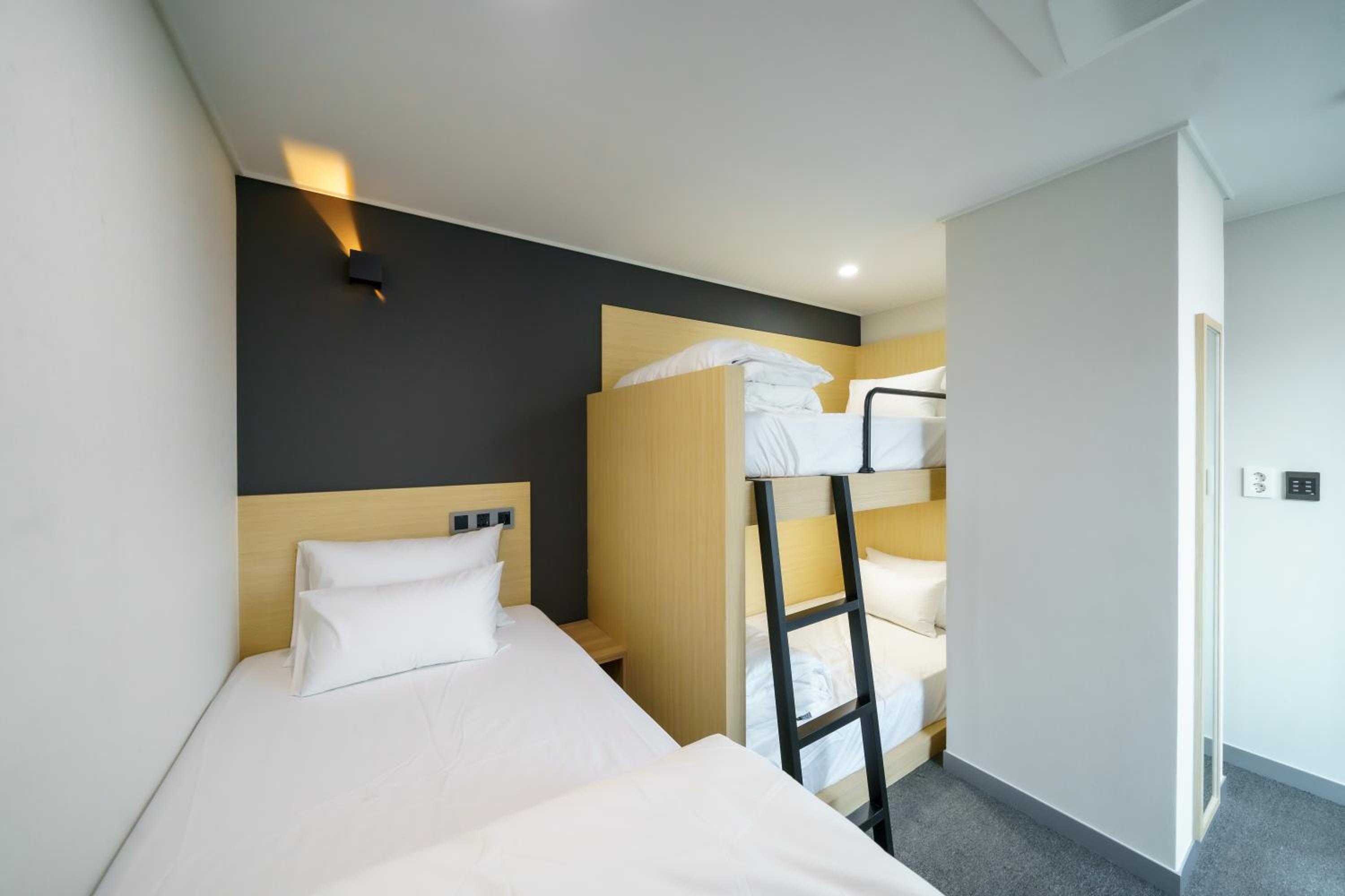 Triple Room with View - Photo 2