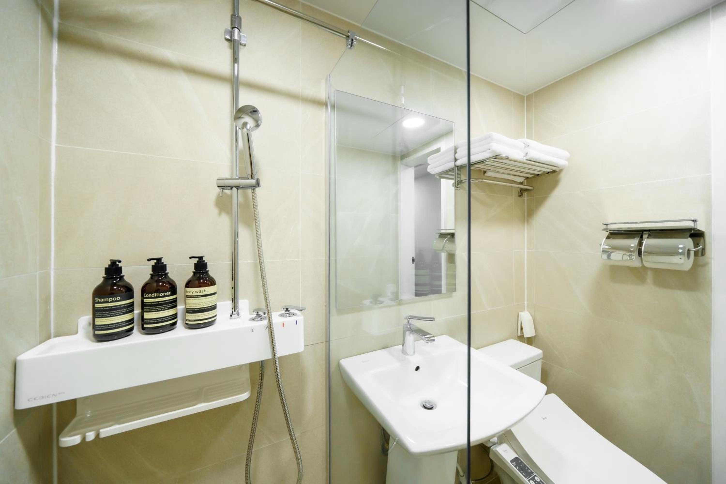 Triple Room with City View - Photo 6