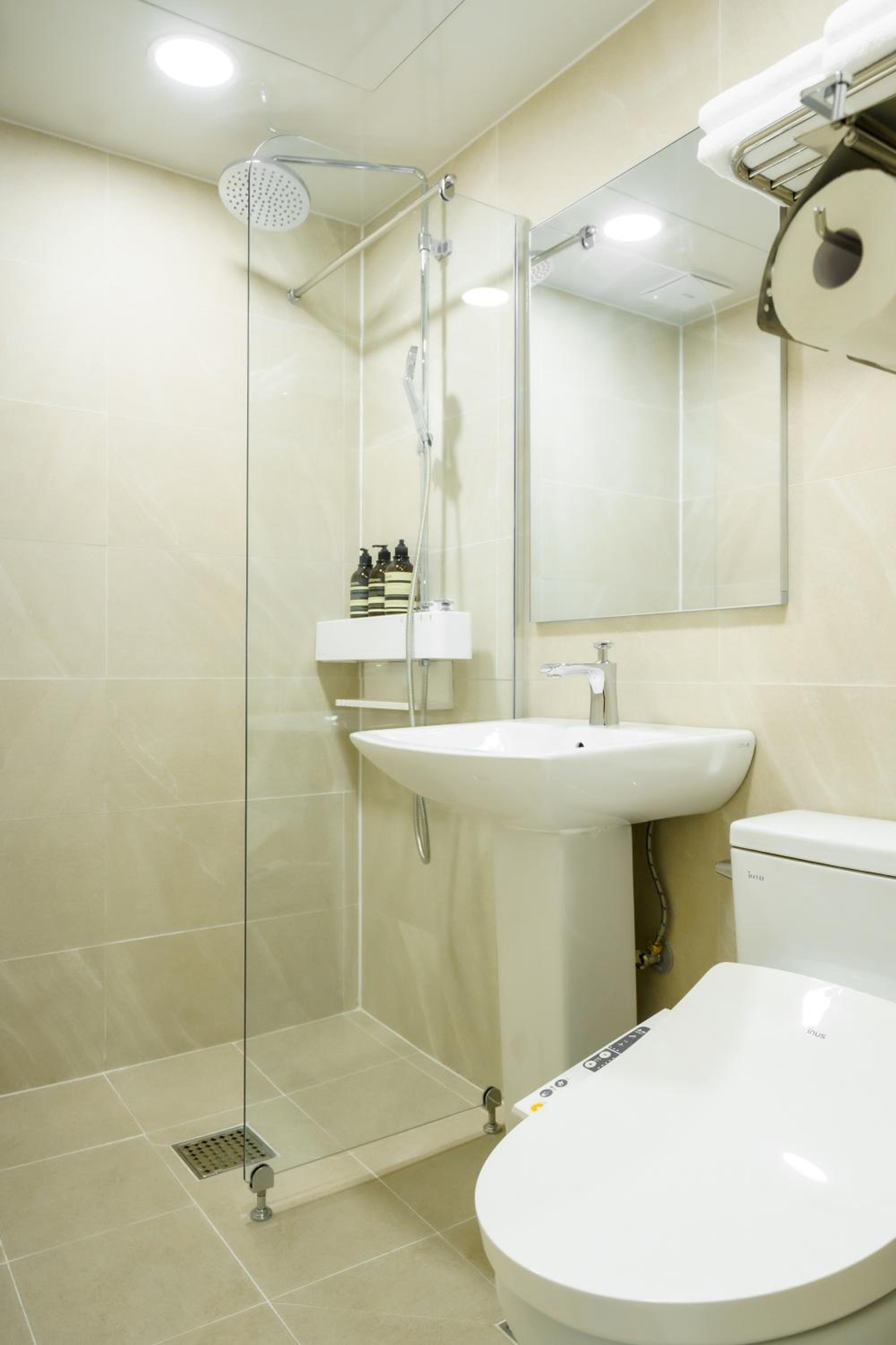 Triple Room with City View - Photo 7