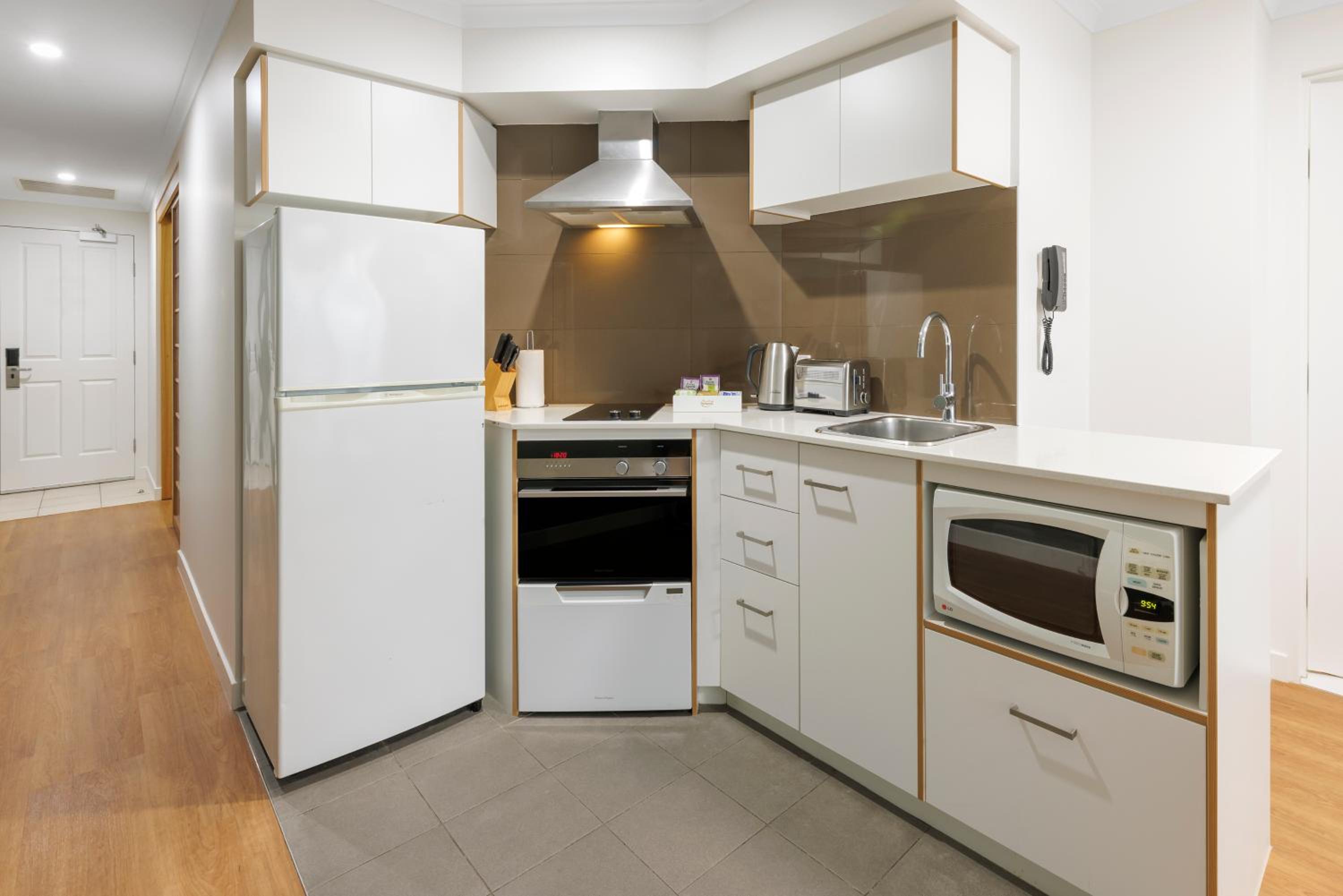 Two Bedroom Deluxe Apartment - Photo 2