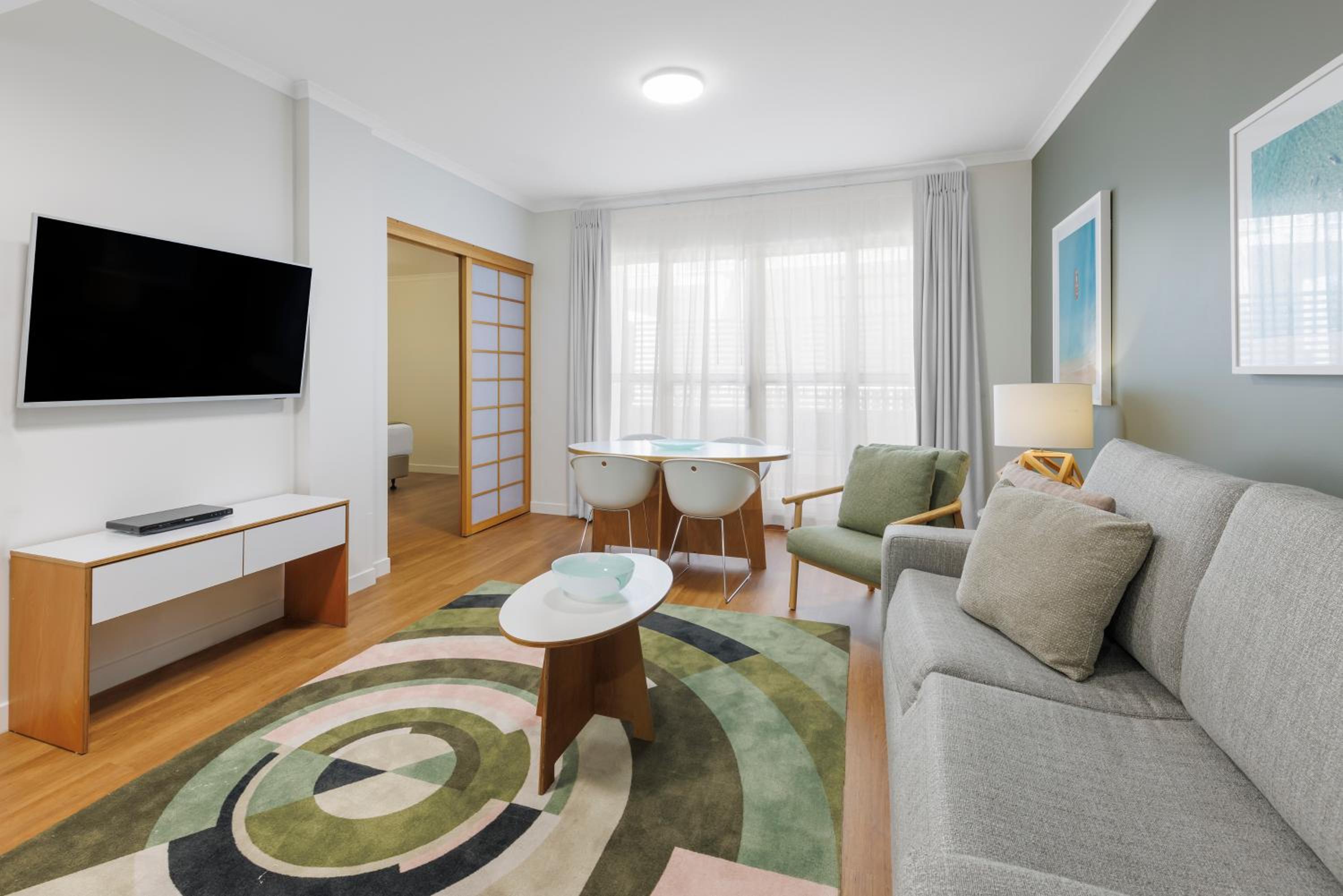 Two Bedroom Deluxe Apartment - Photo 4