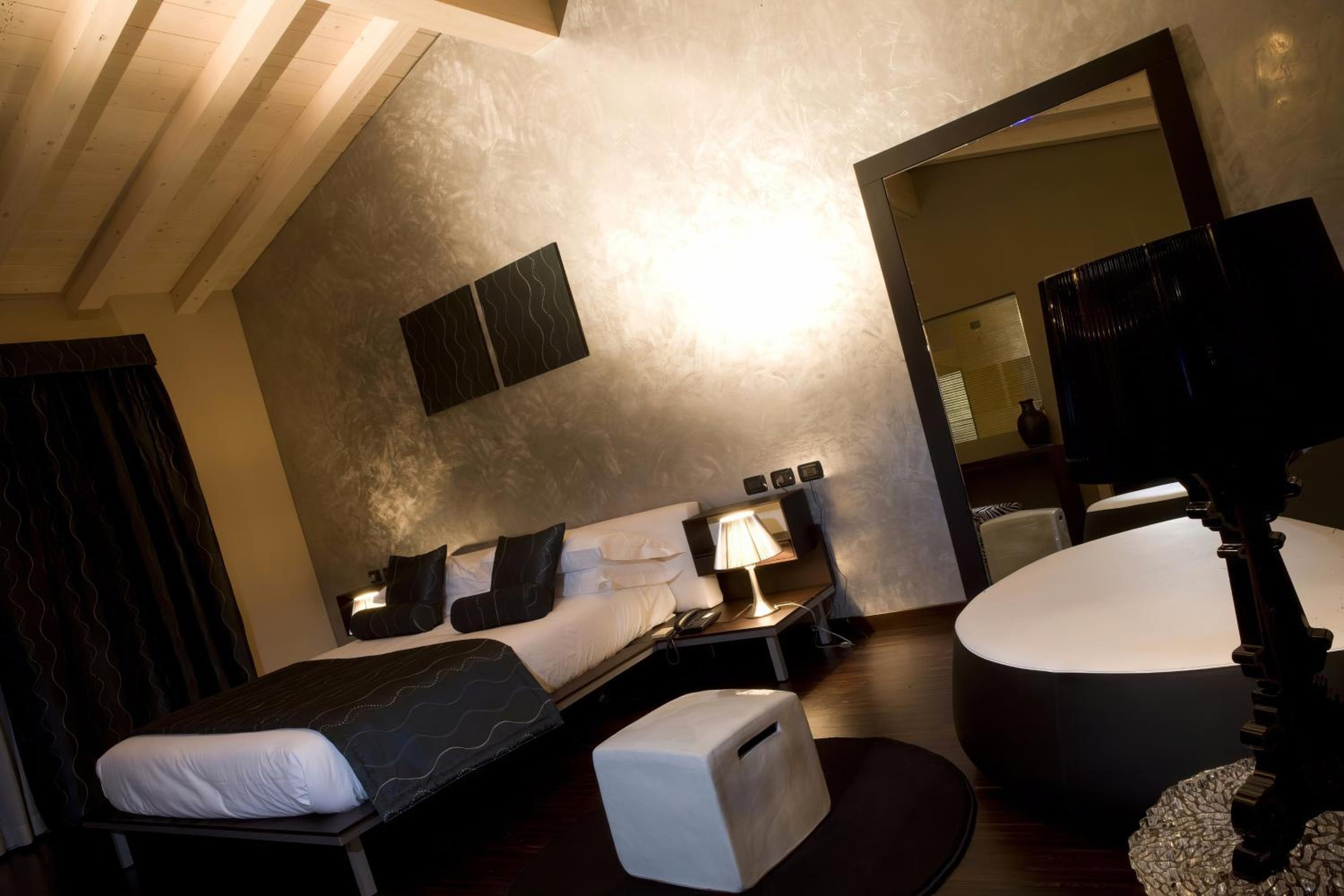 Superior Suite - Photo 3