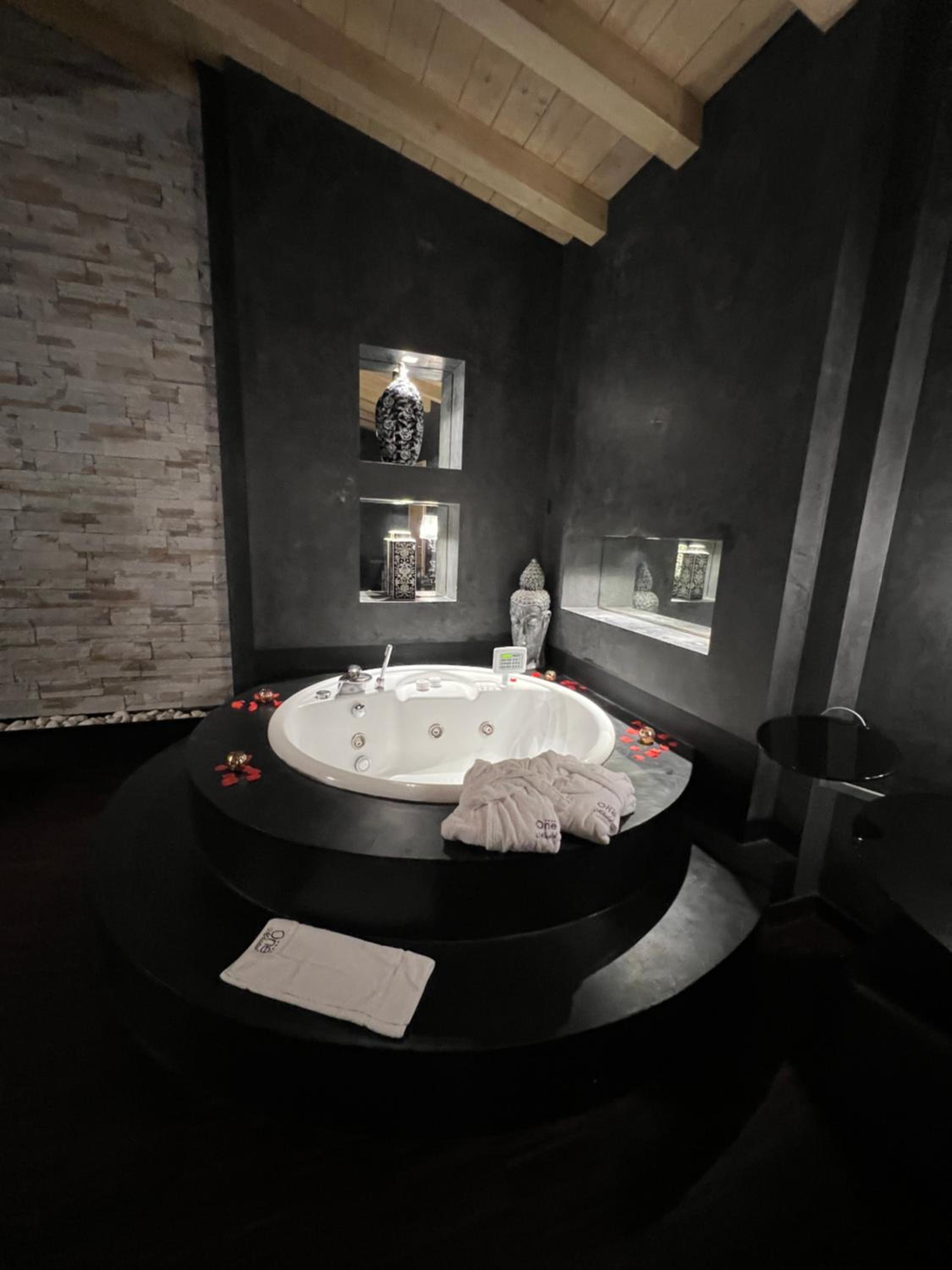 Executive Suite - Photo 3