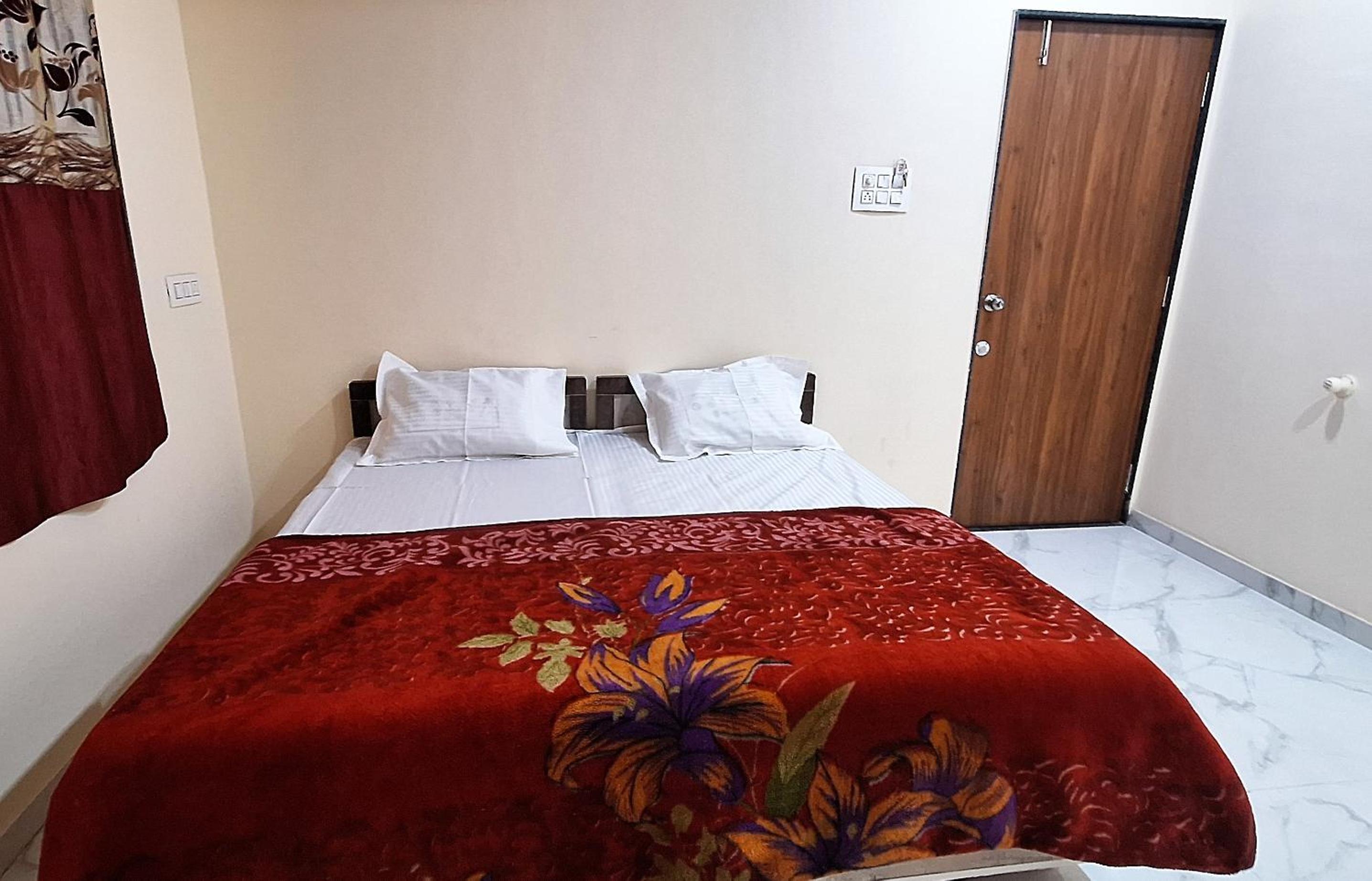 Budget Double Room photo 2