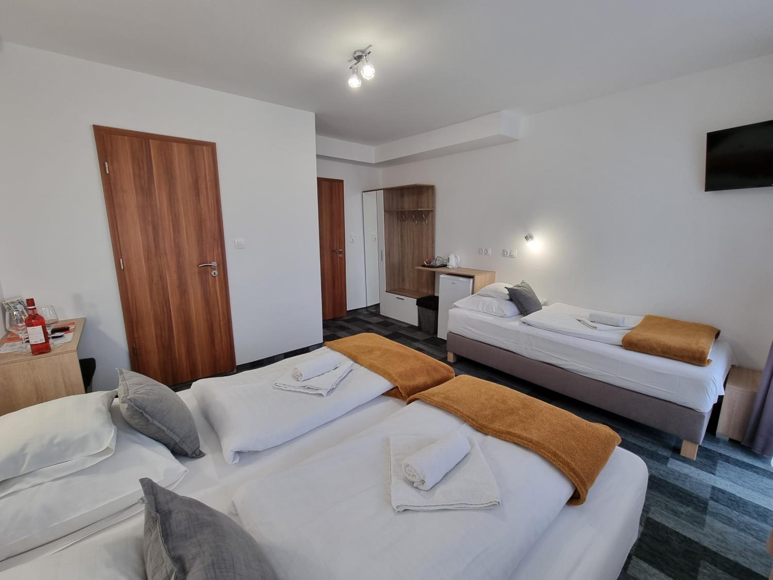 Standard Triple Room photo 3