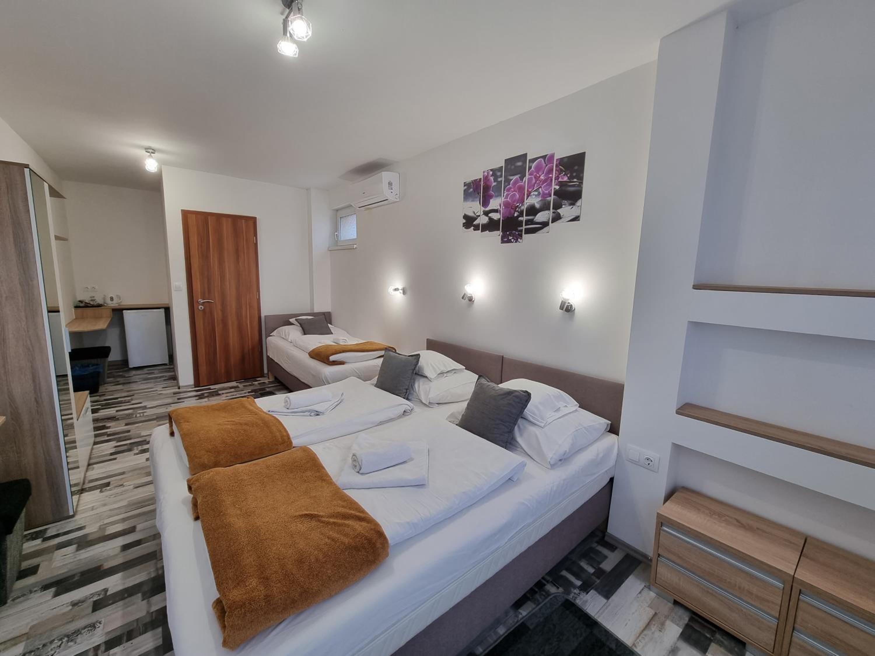 Standard Triple Room photo 2