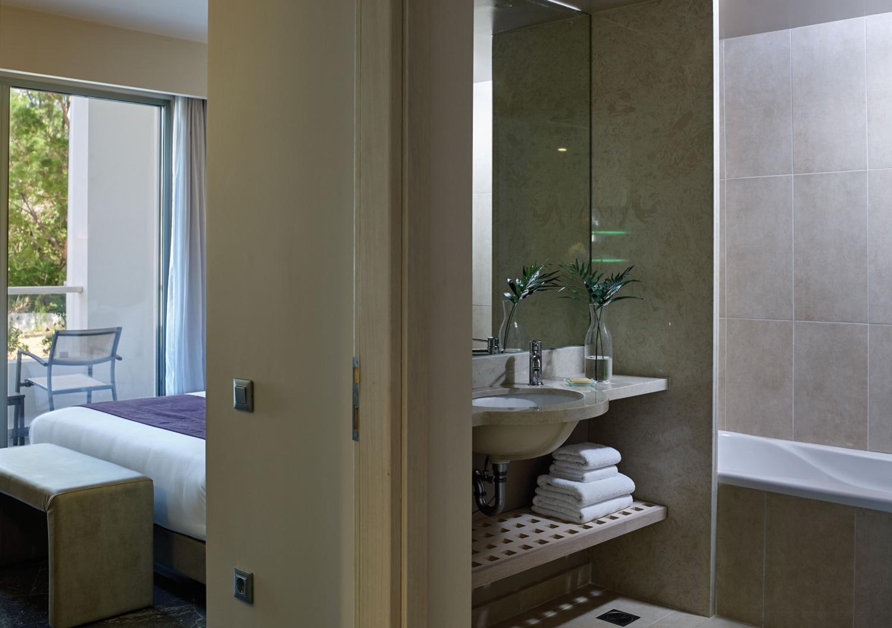 One Bedroom Suite Inland View photo 2