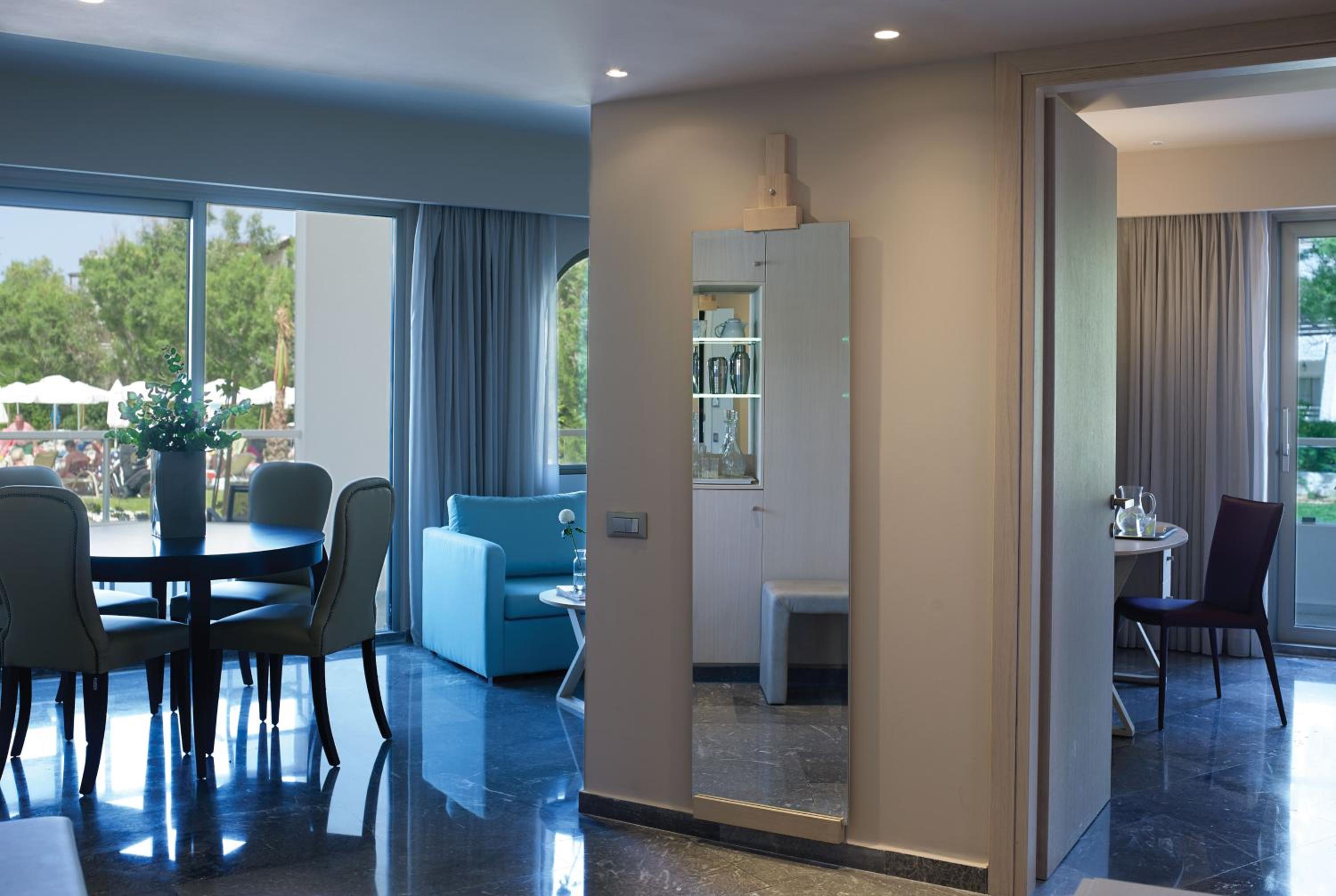 One Bedroom Suite Inland View