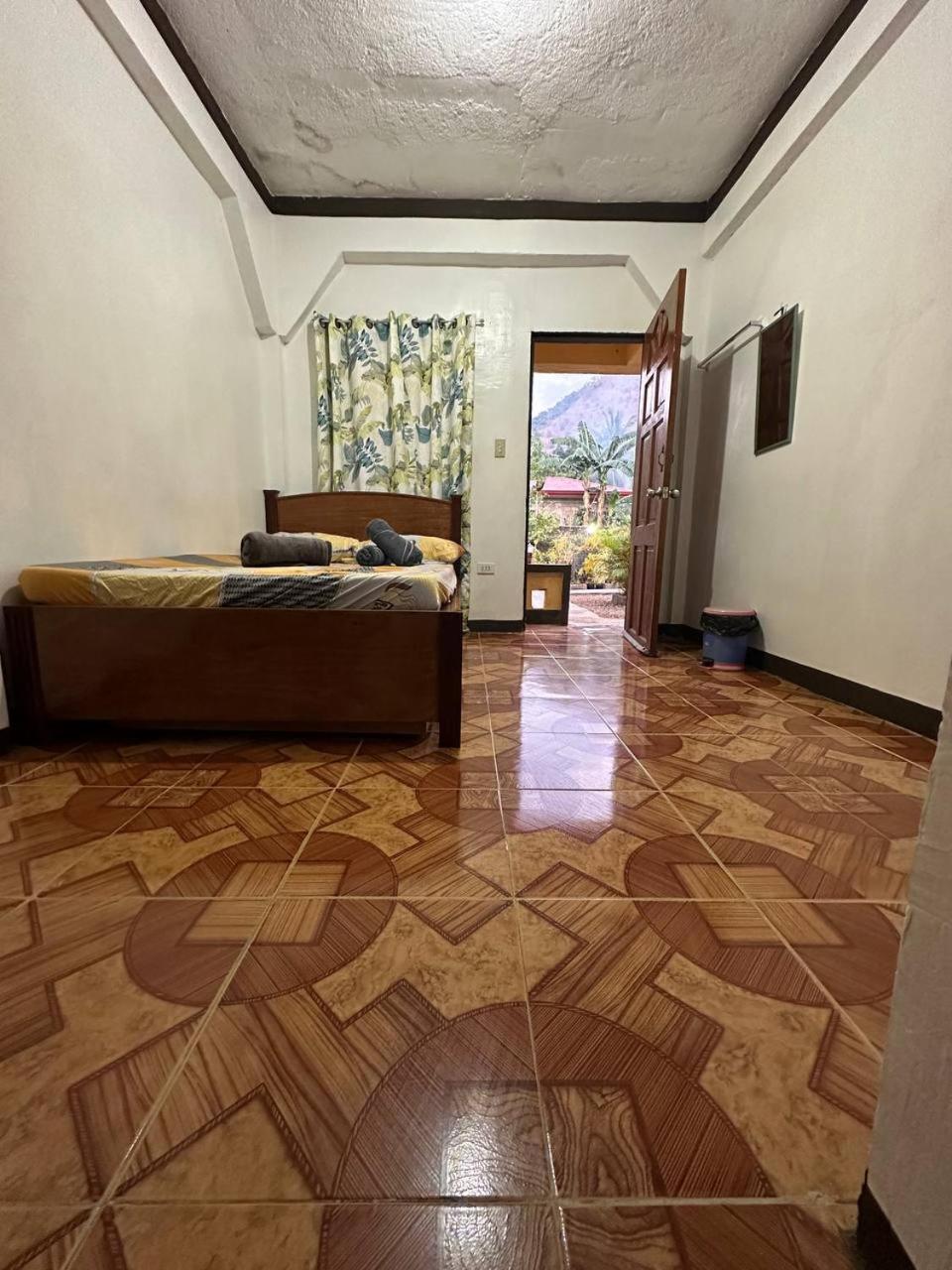 Double Room with Balcony - Photo 8