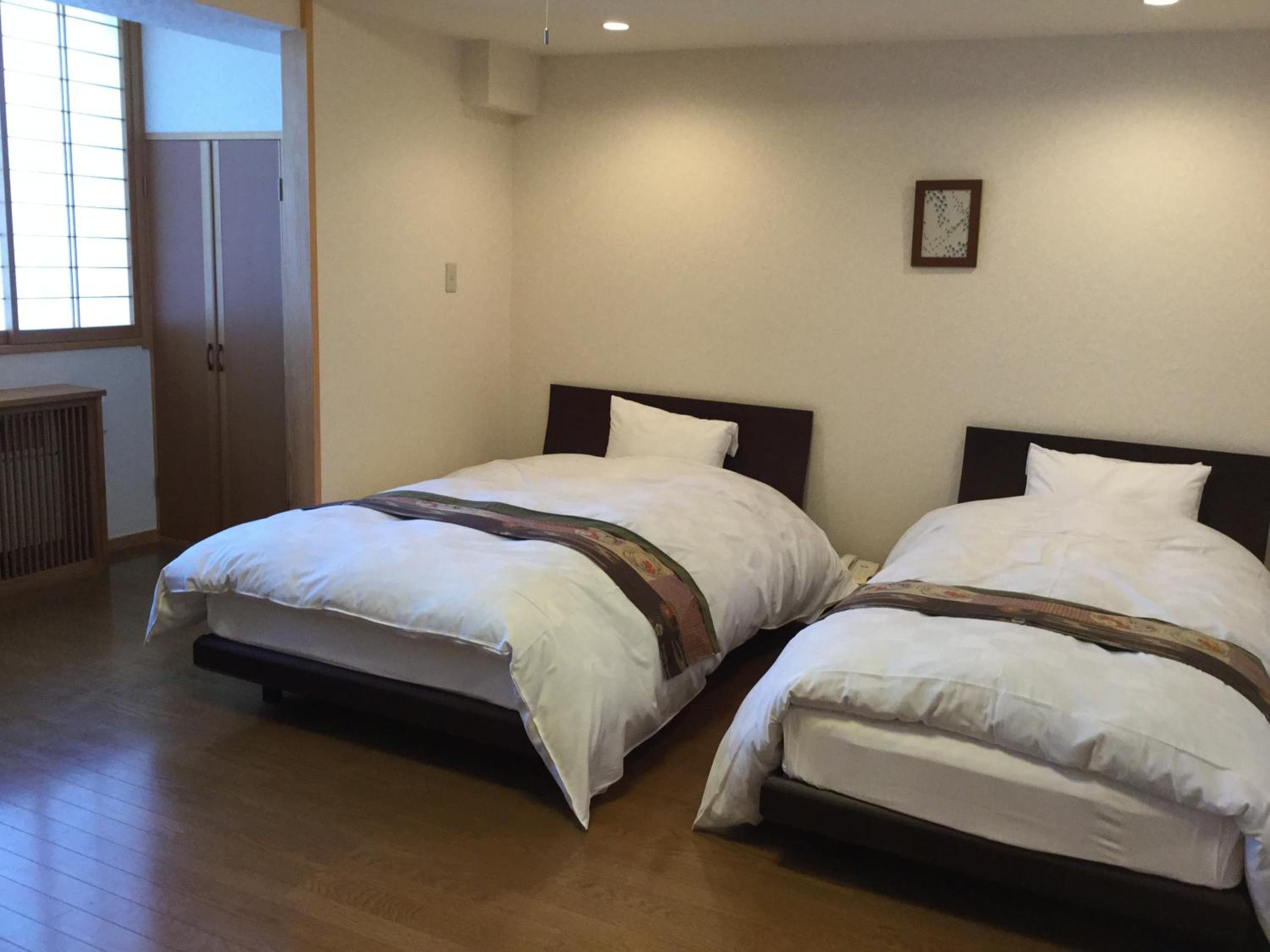 Twin Room with Shared Bathroom photo 3