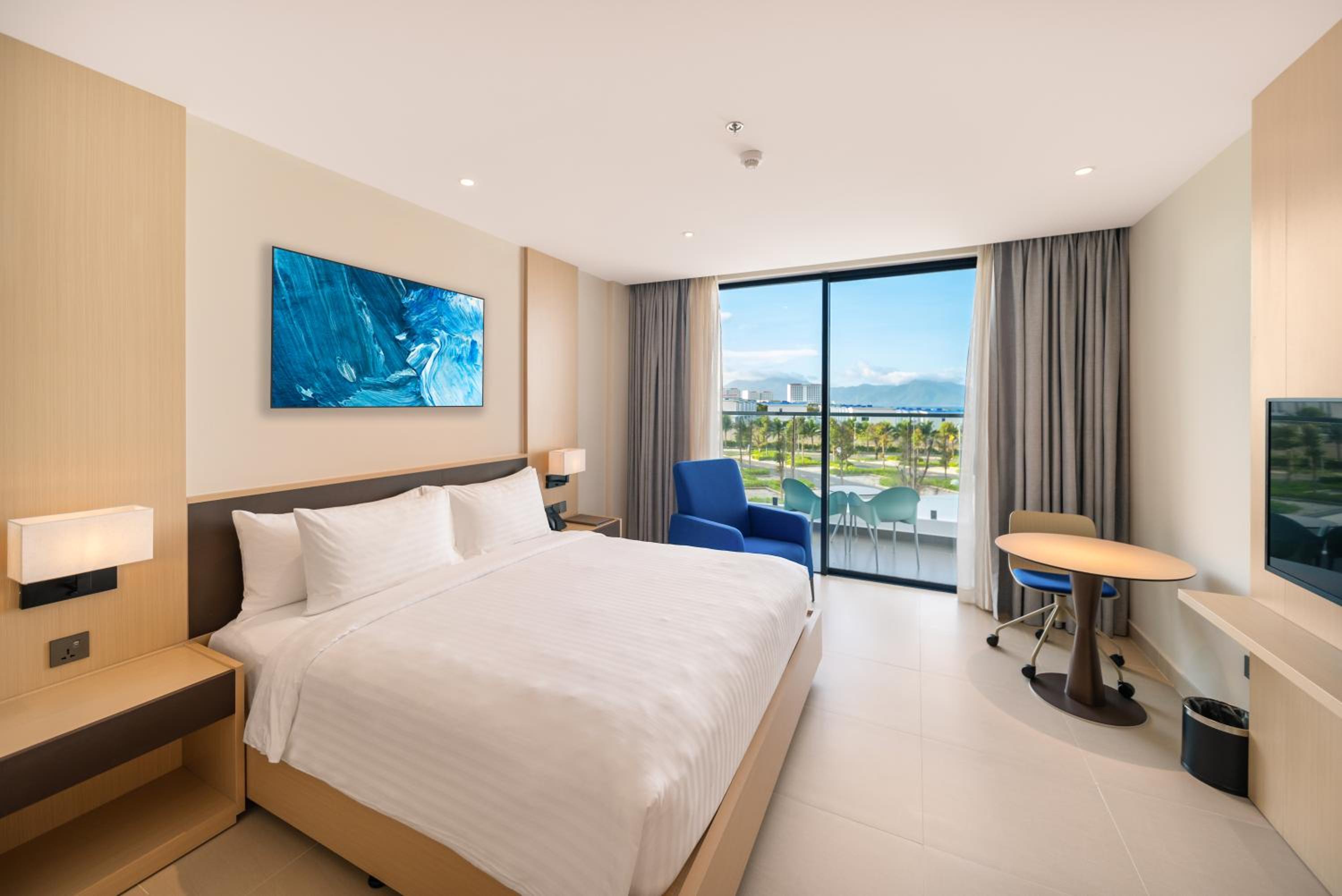 Deluxe King Room photo 2