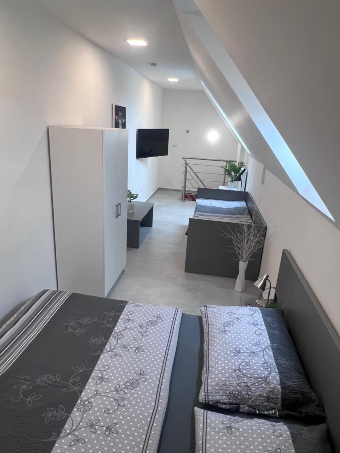 Two-Bedroom Apartment - Photo 5