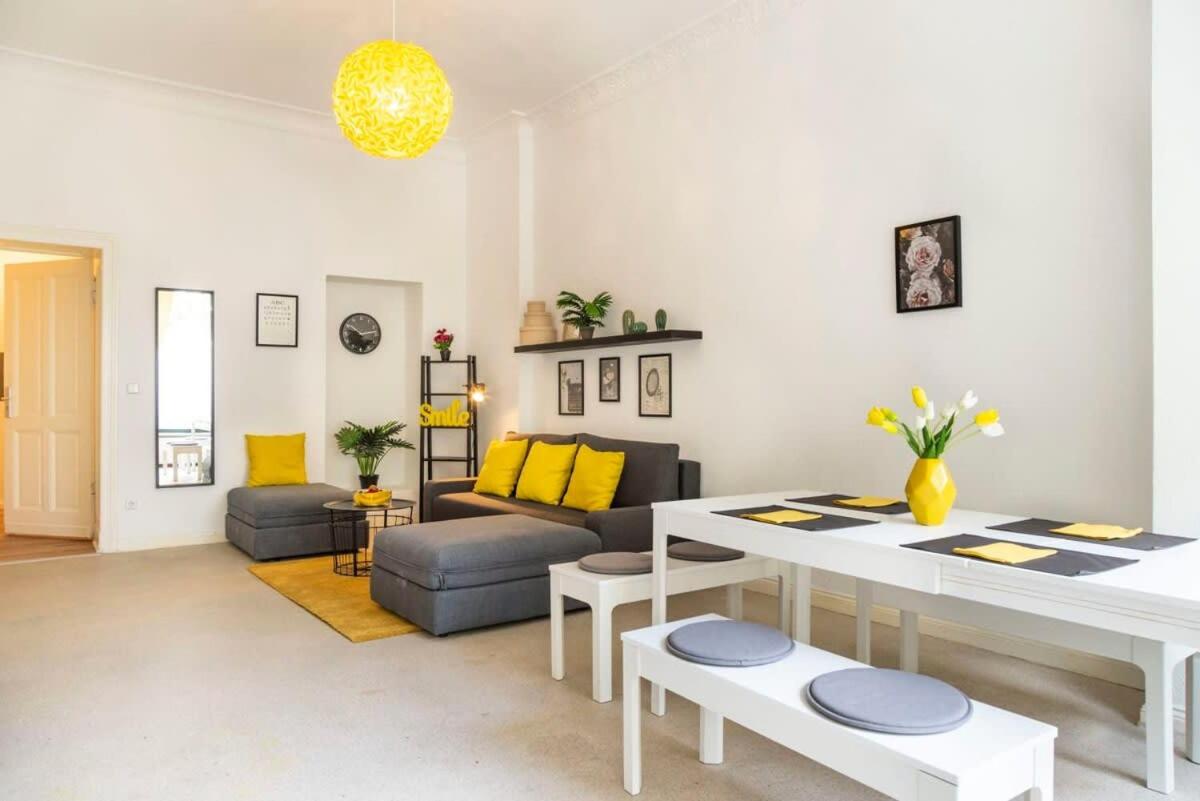 Apartment photo 2