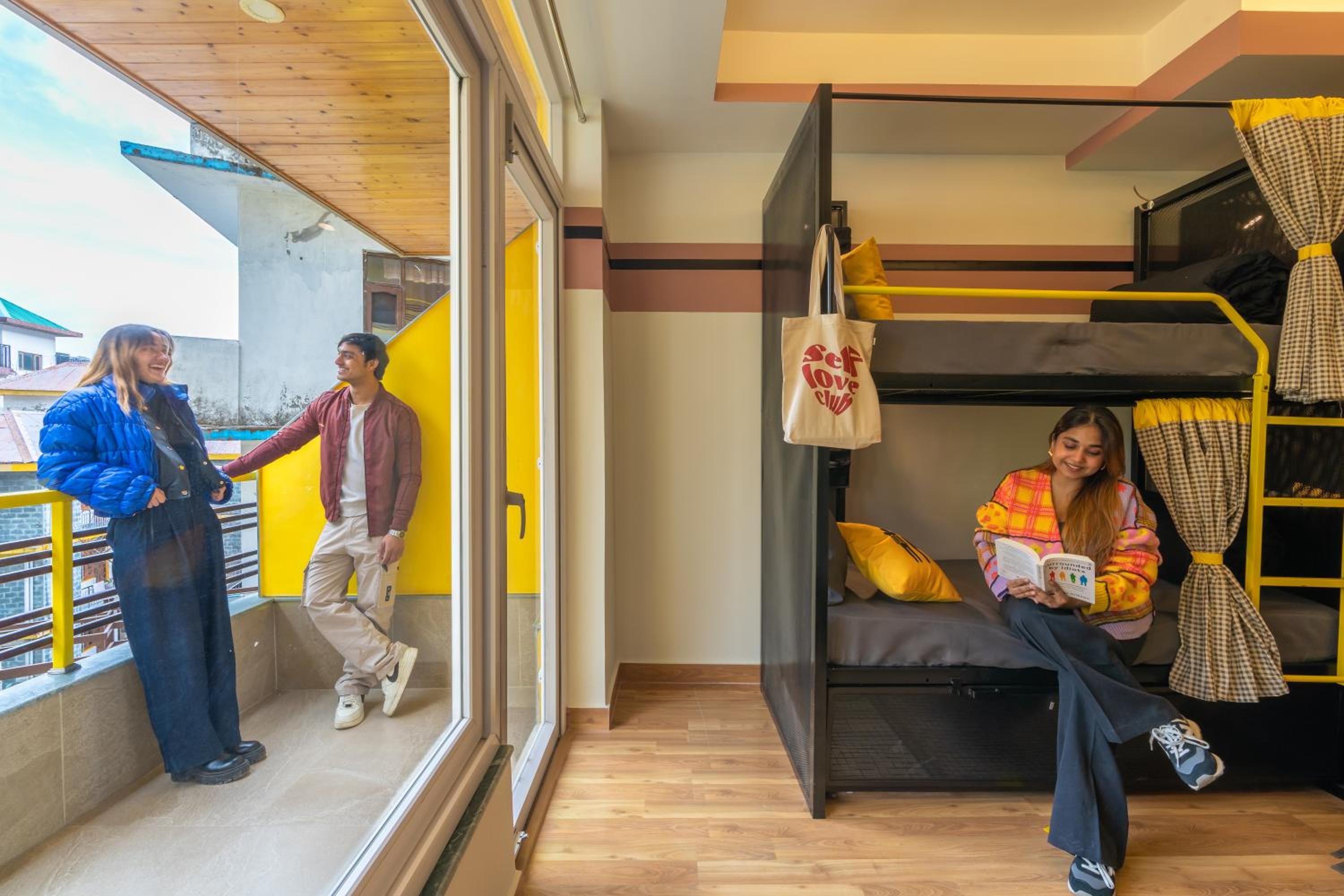 Bed in 8 Bed Mixed Dormitory with Balcony and Mountain View photo 3