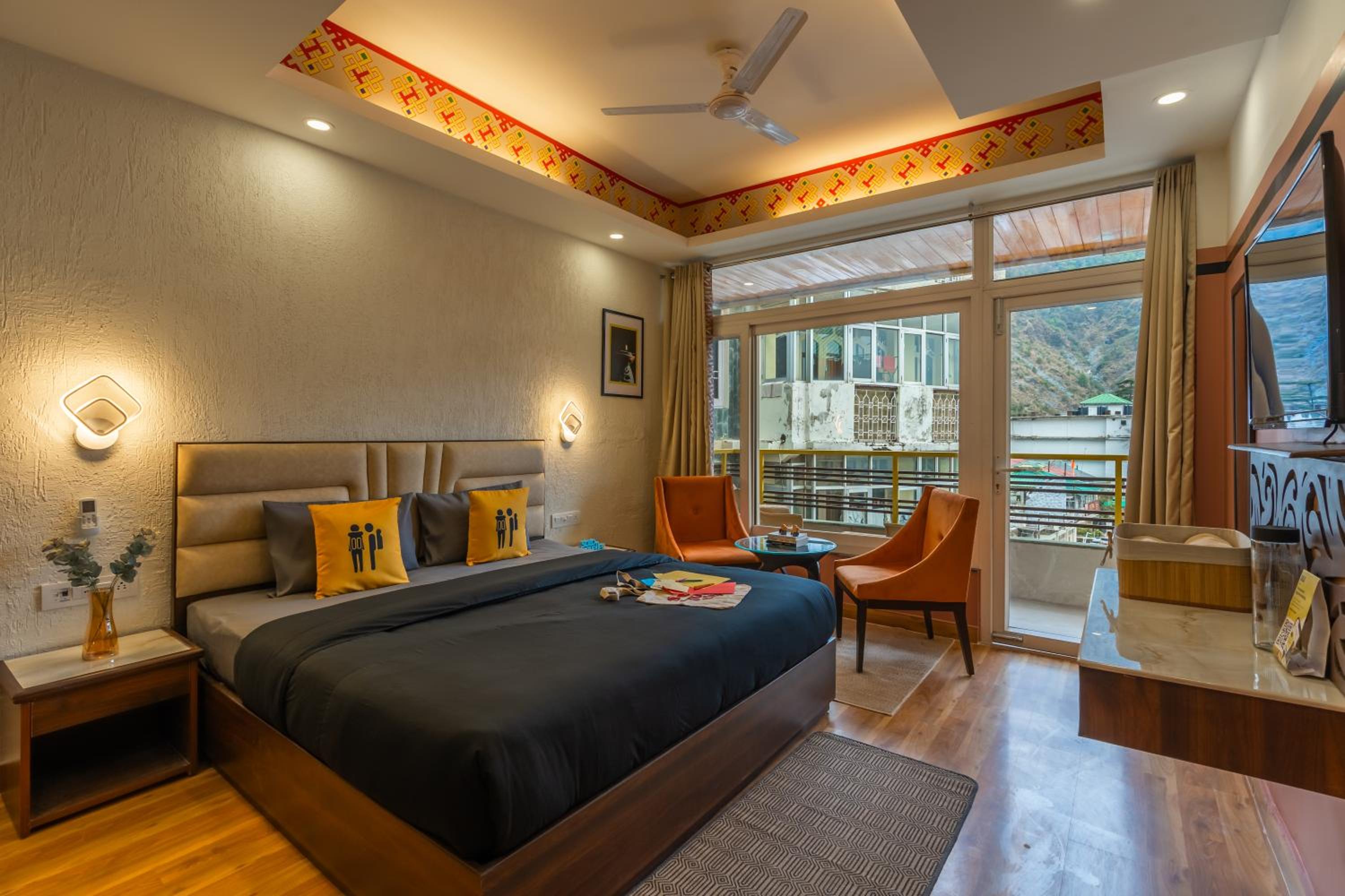 Deluxe Double Room with Balcony and Mountain View photo 1