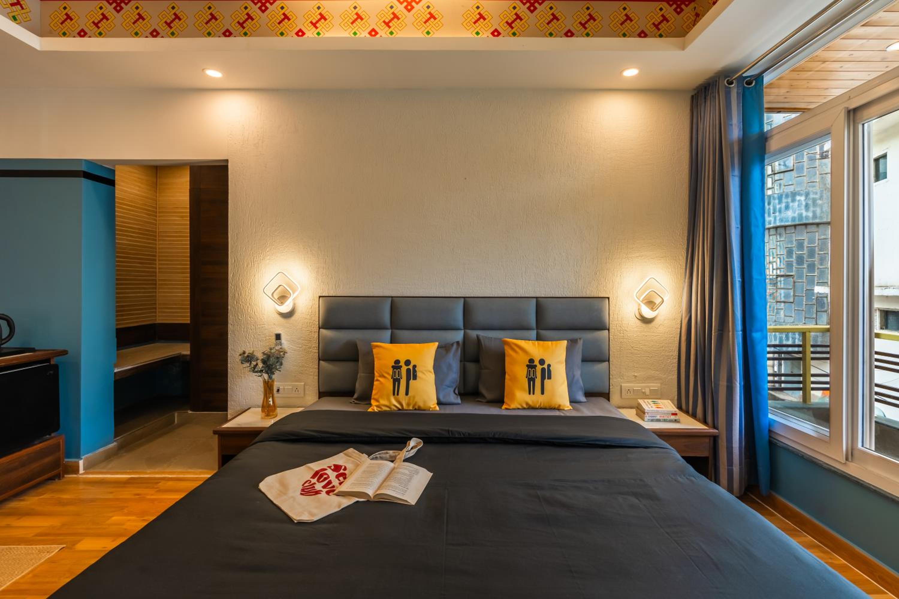 Deluxe Double Room with Balcony and Mountain View photo 3
