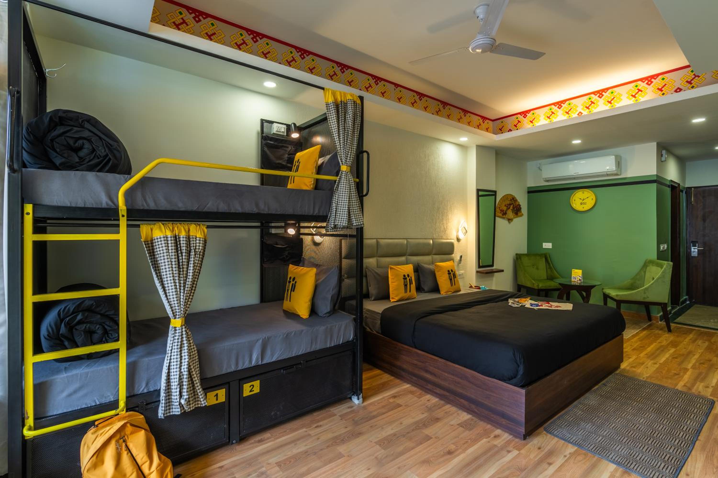 Standard Quadruple Room with Balcony and Mountain View photo 1