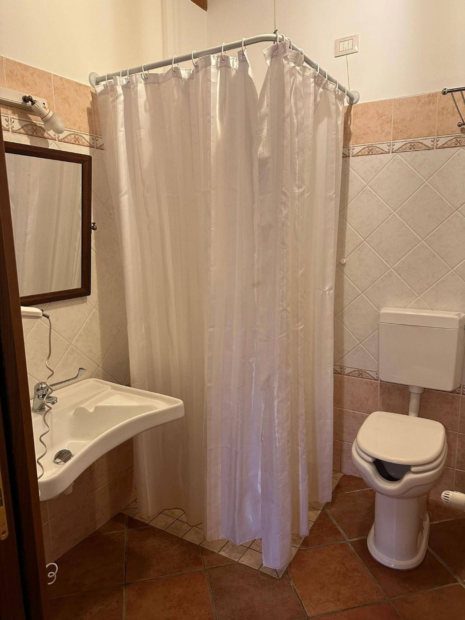 Large Double or Twin Room photo 3