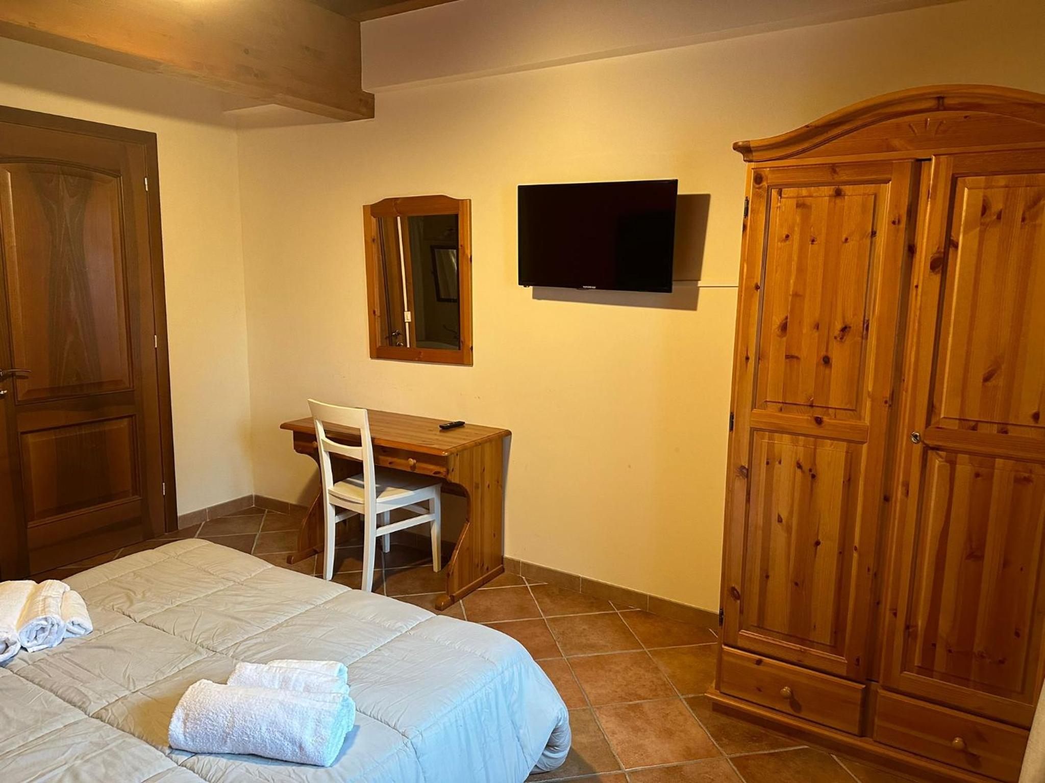 Large Double or Twin Room photo 2