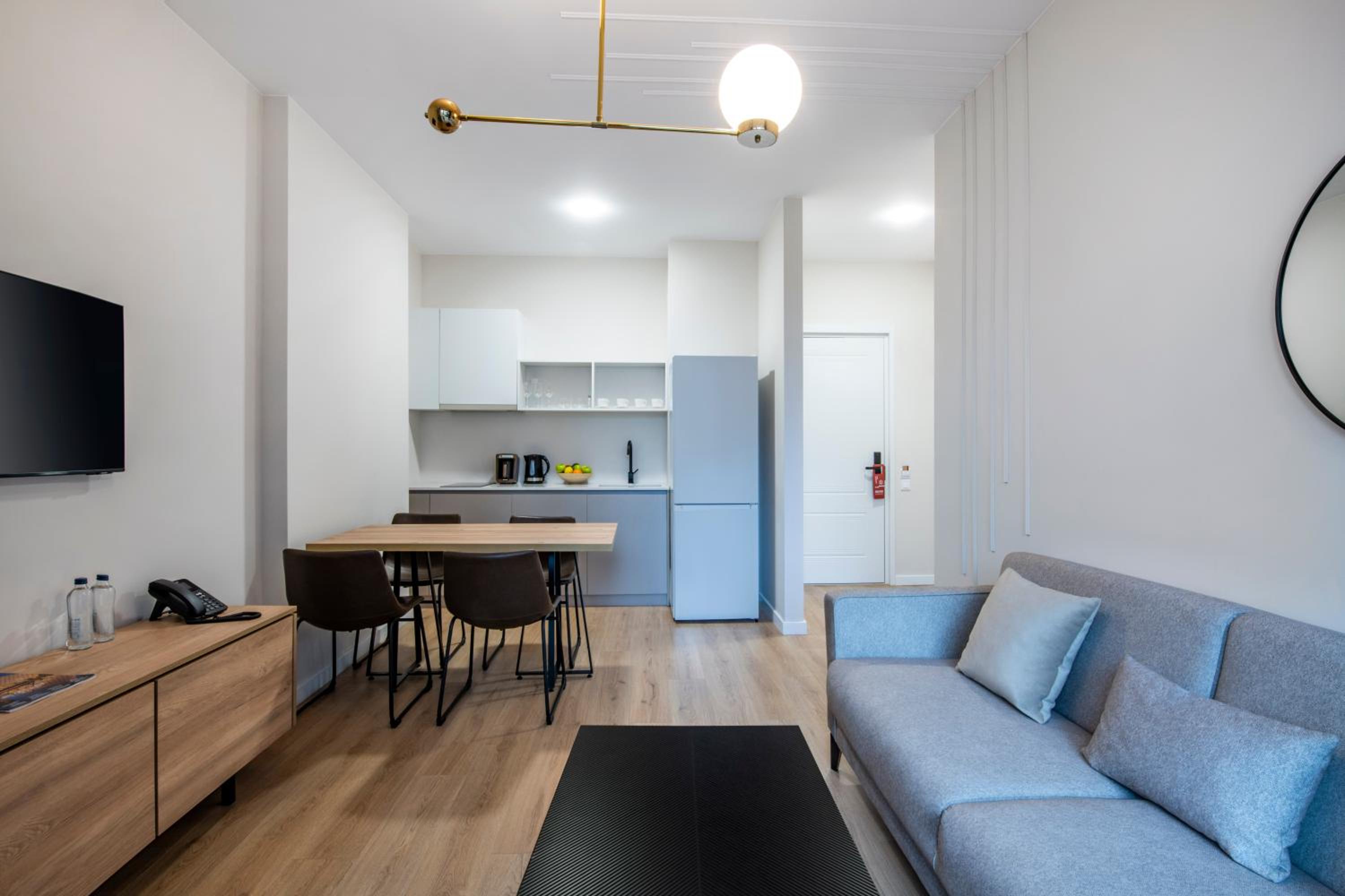 One-Bedroom Apartment - Photo 3