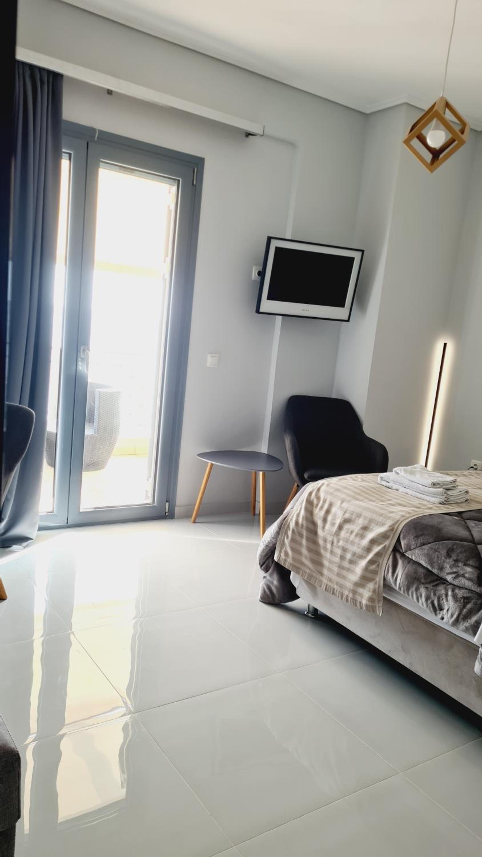 Deluxe Double Room with Balcony and Sea View - Photo 21