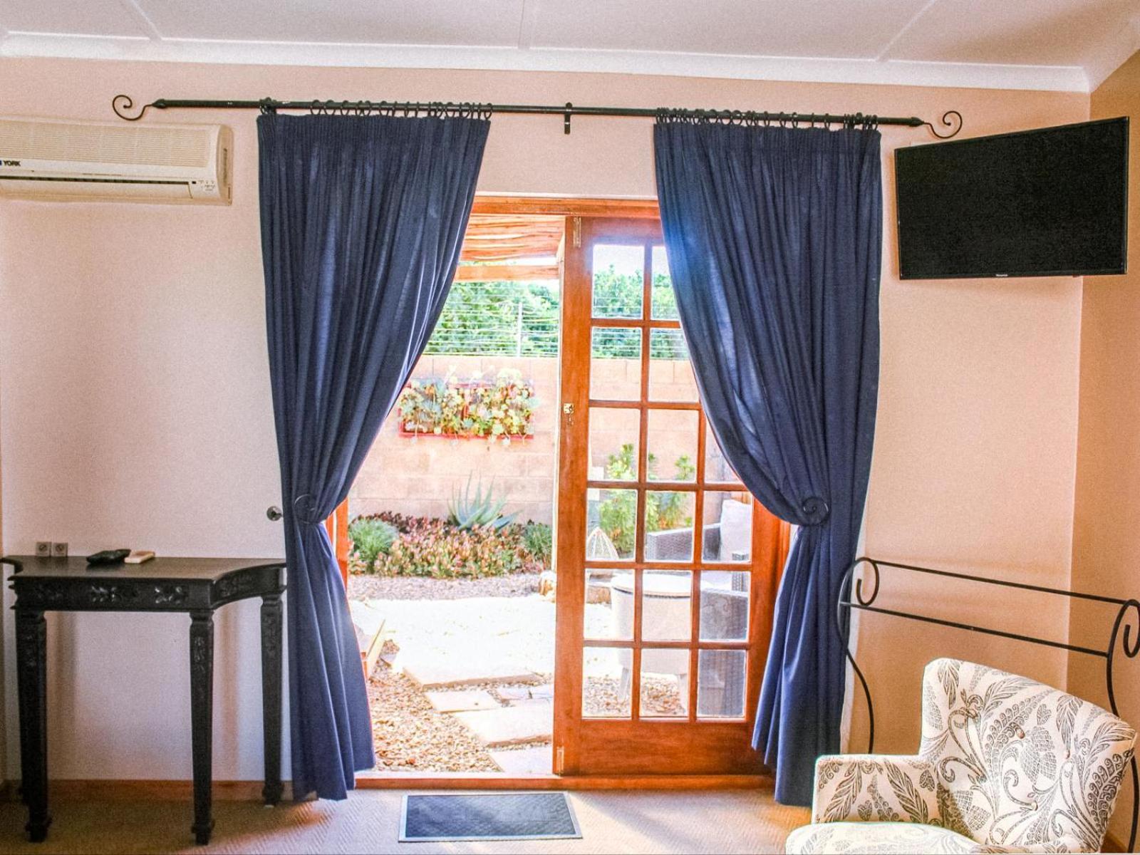 Deluxe Double Room (2 Adults + 1 Child) photo 3