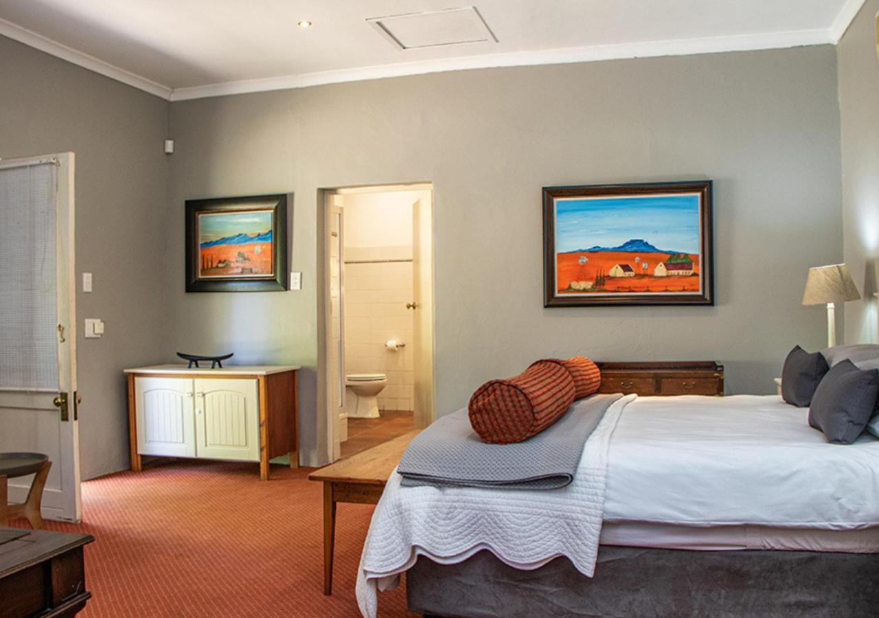Deluxe King Room - Photo 9