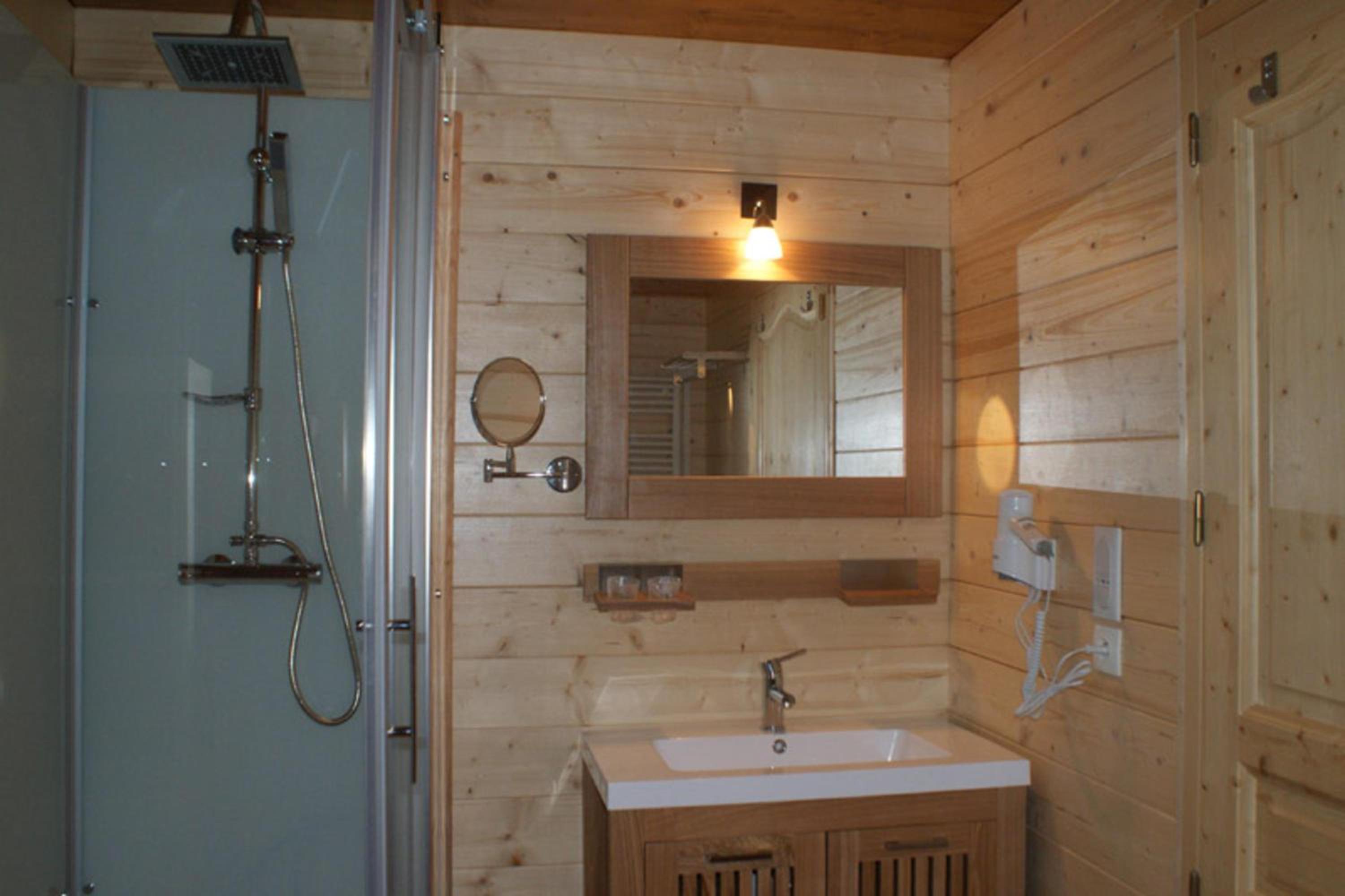 Mobile Home - Photo 3