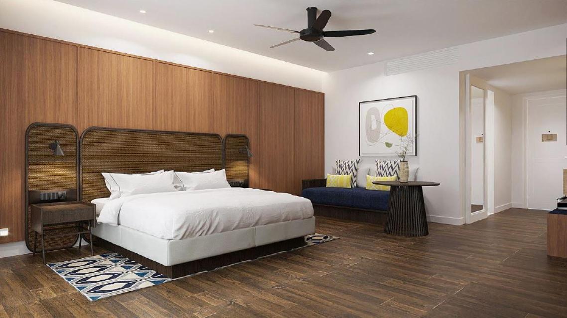 Premier King Room with Courtyard - Photo 4