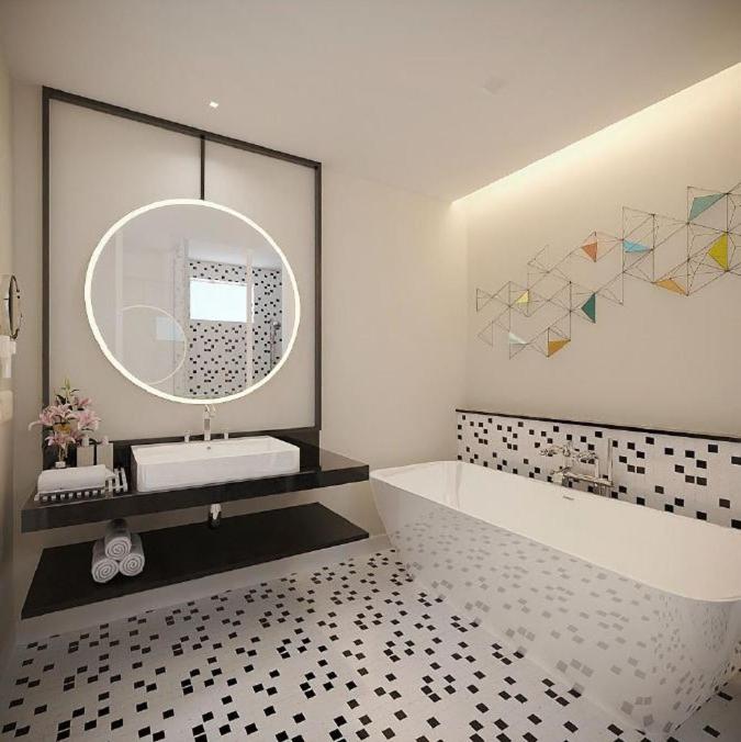 Premier King Room with Courtyard - Photo 6