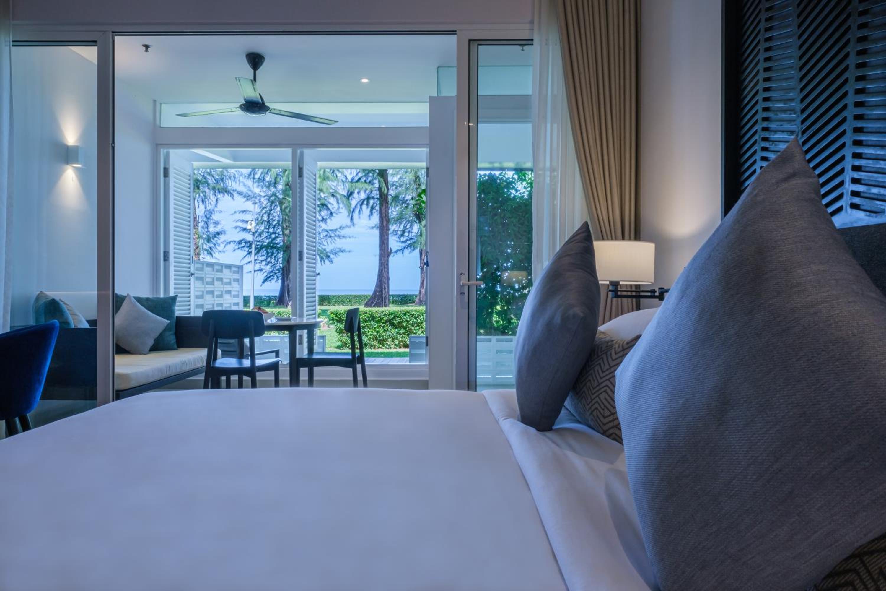 Premier King with Garden and Sea View - Photo 4