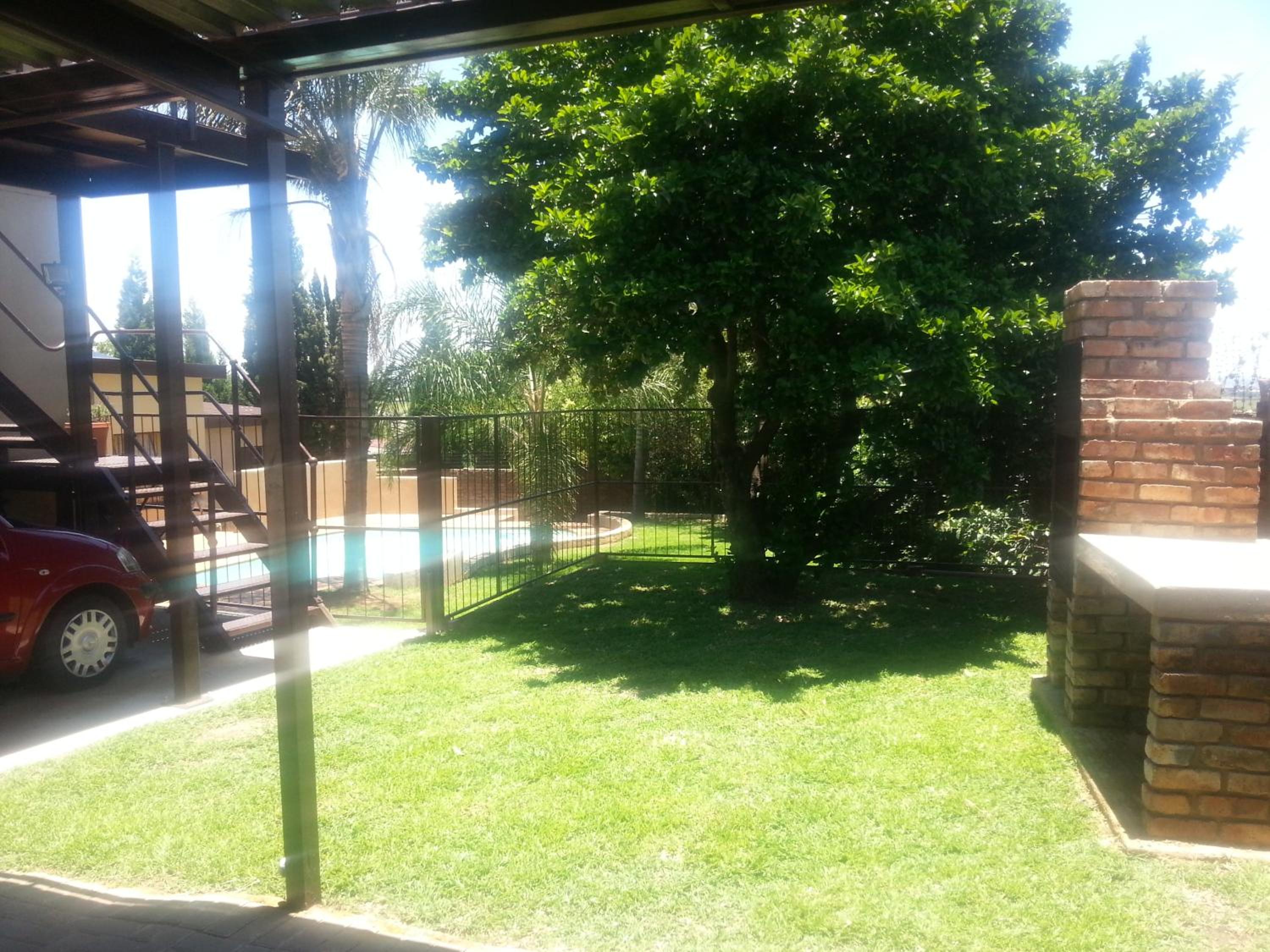 Apartment with Pool View photo 3