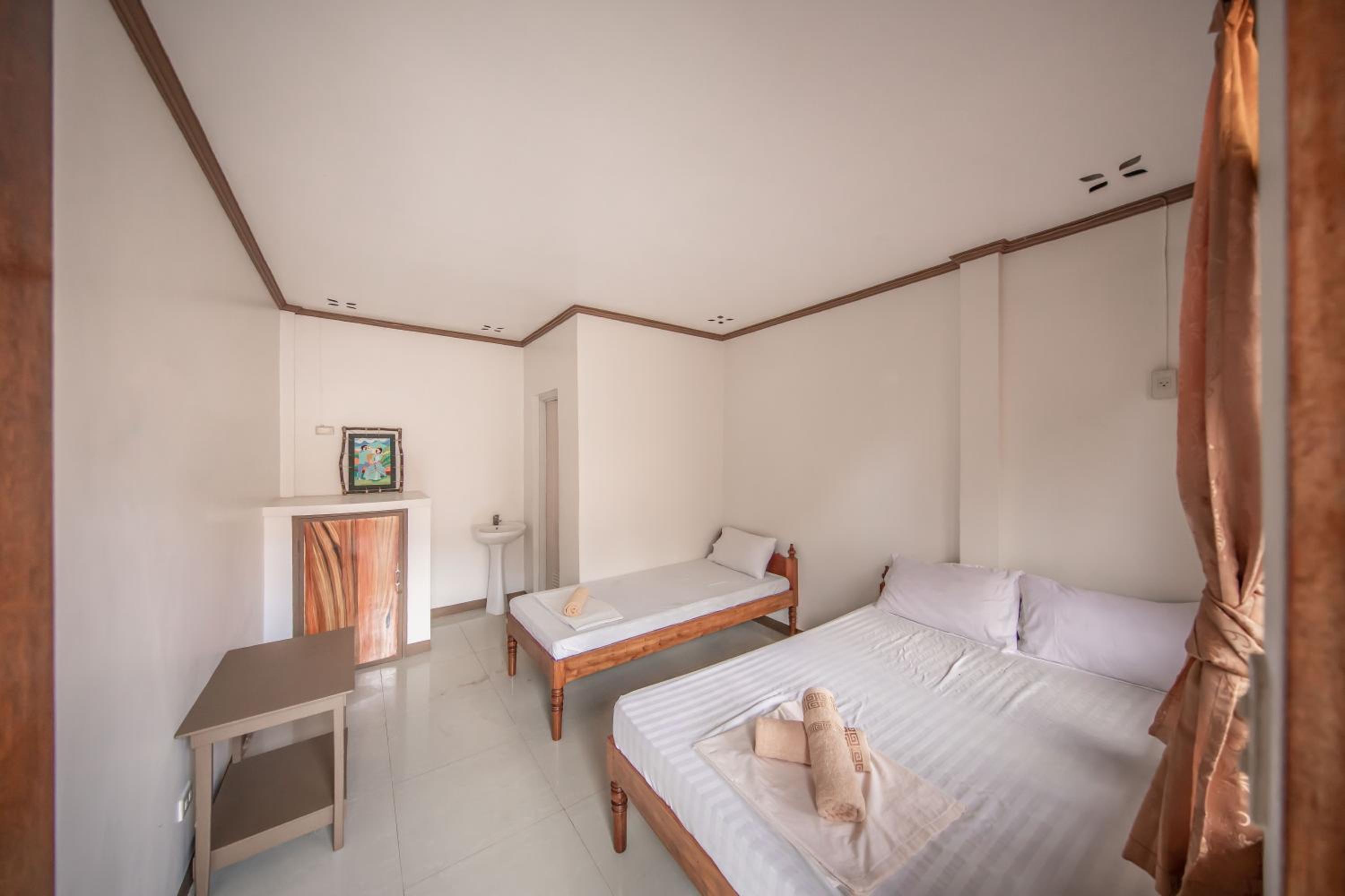 Basic Triple Room photo 1